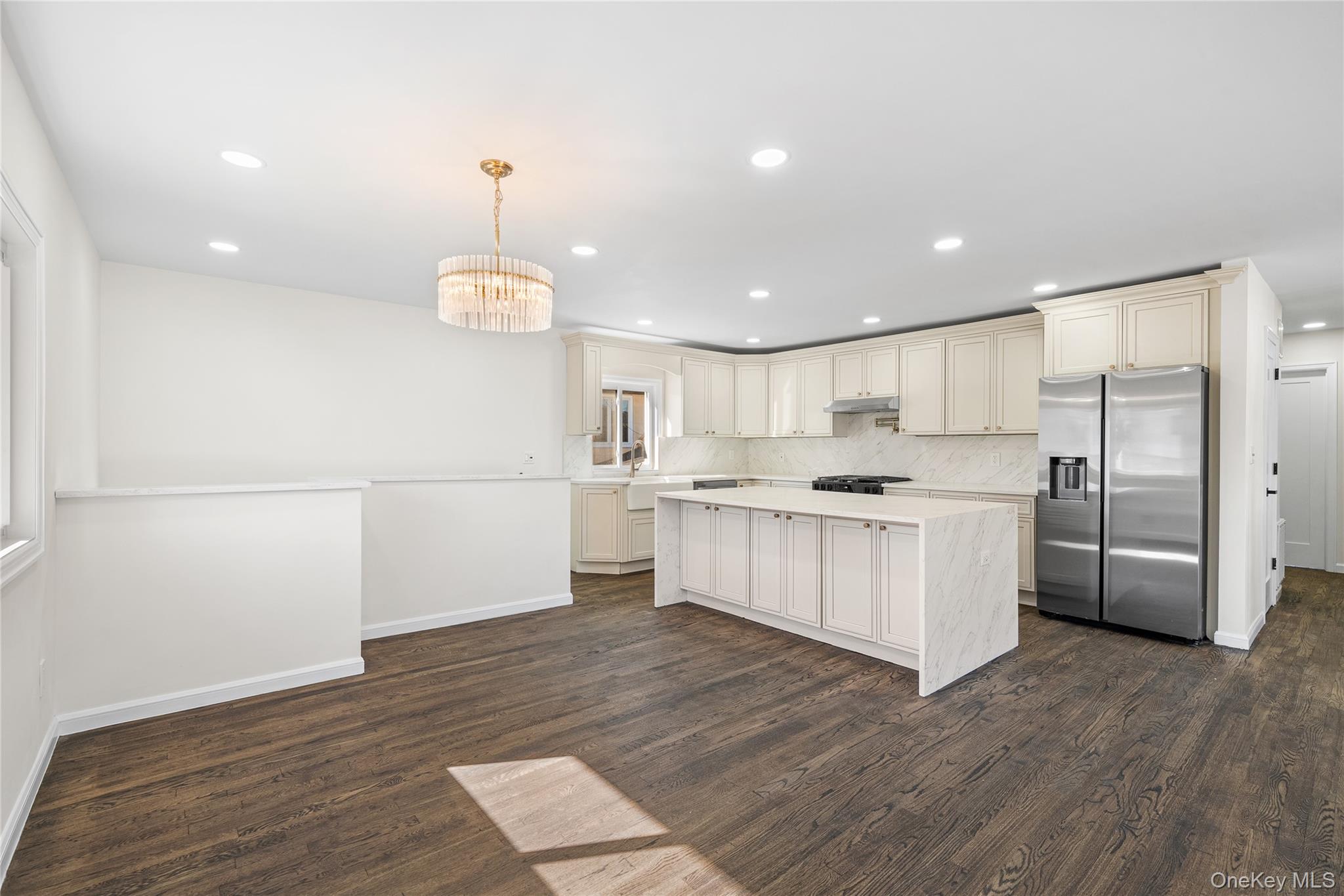 #10 photo, 20 Briarwood Lane, Plainview , NY 11803