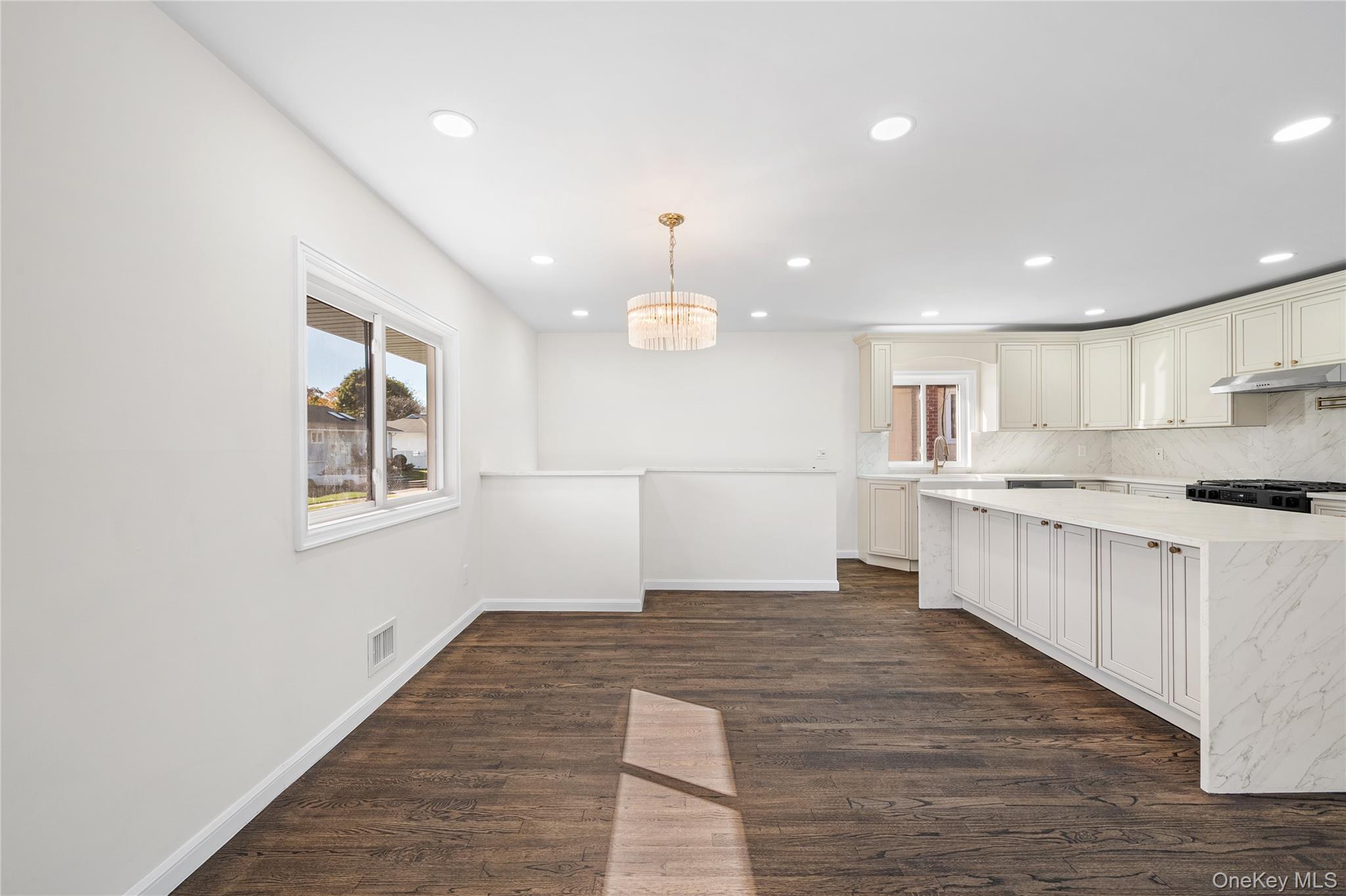 #14 photo, 20 Briarwood Lane, Plainview , NY 11803