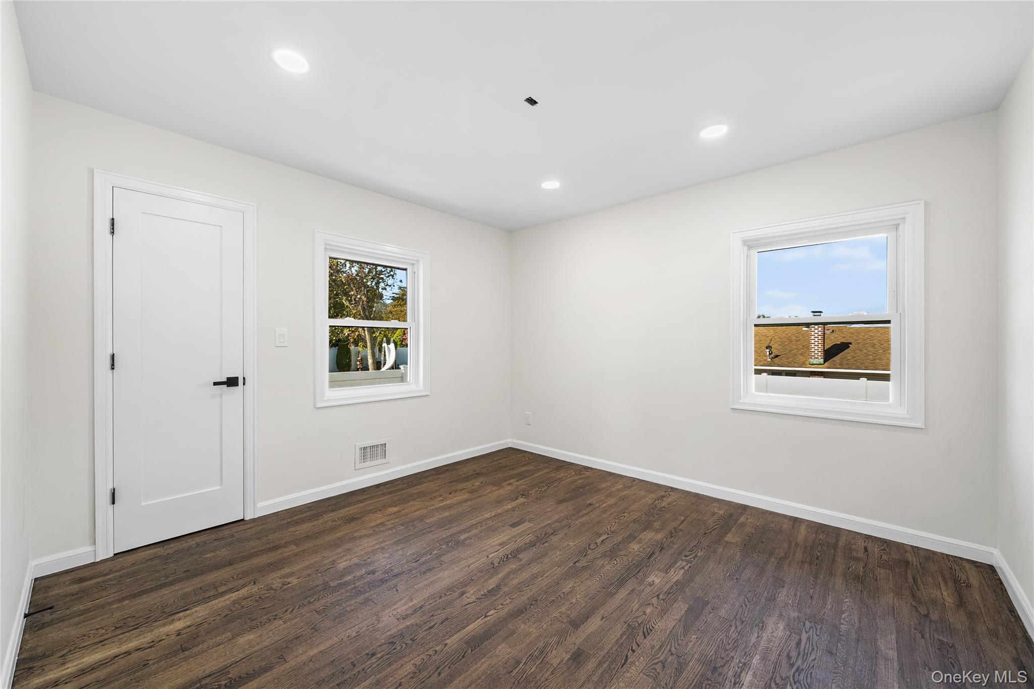 #16 photo, 20 Briarwood Lane, Plainview , NY 11803