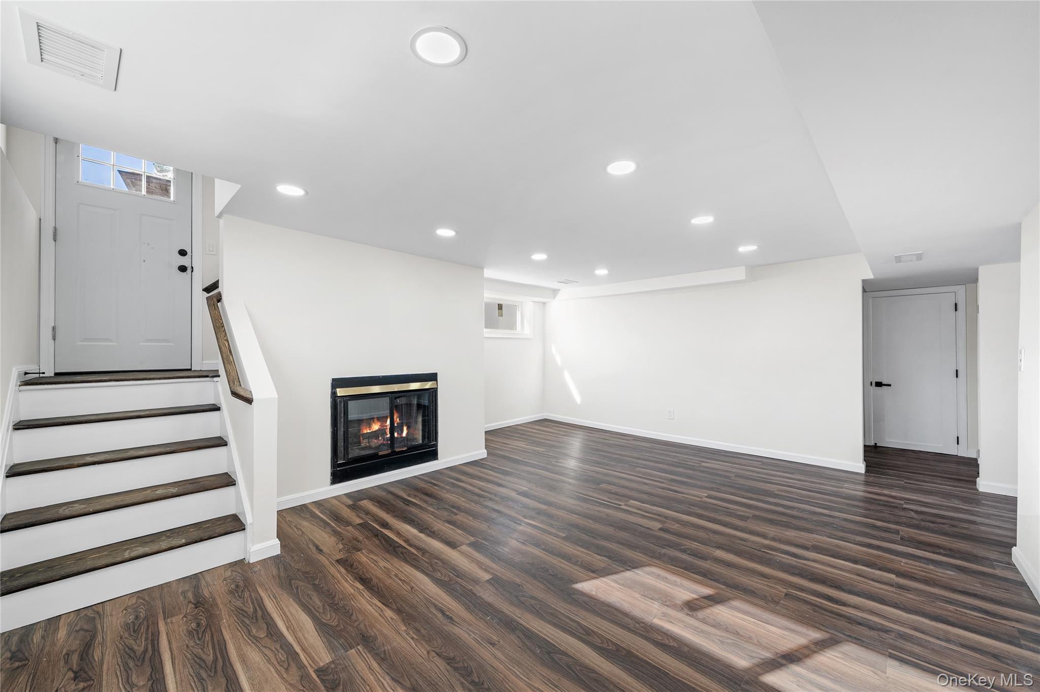 #20 photo, 20 Briarwood Lane, Plainview , NY 11803