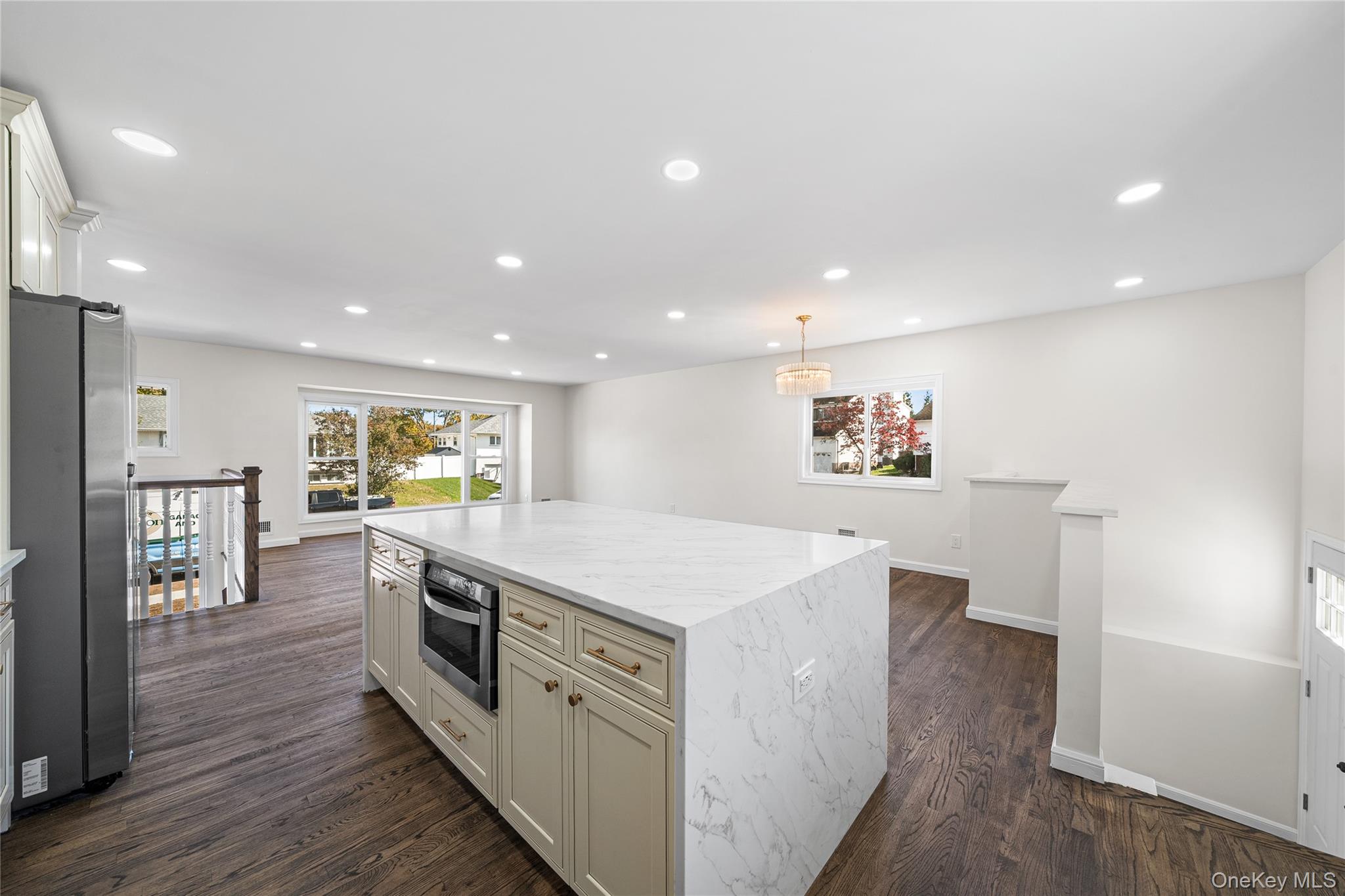 #3 photo, 20 Briarwood Lane, Plainview , NY 11803