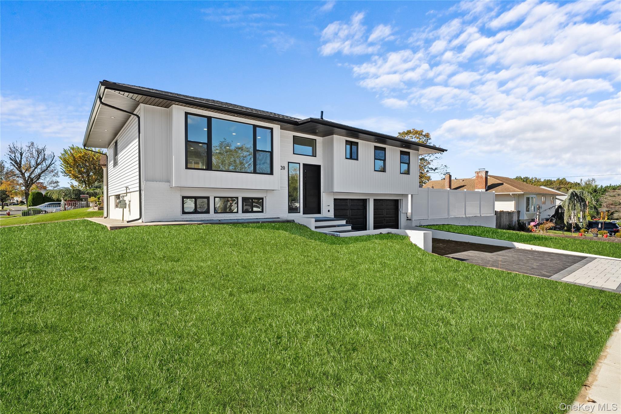 #4 photo, 20 Briarwood Lane, Plainview , NY 11803