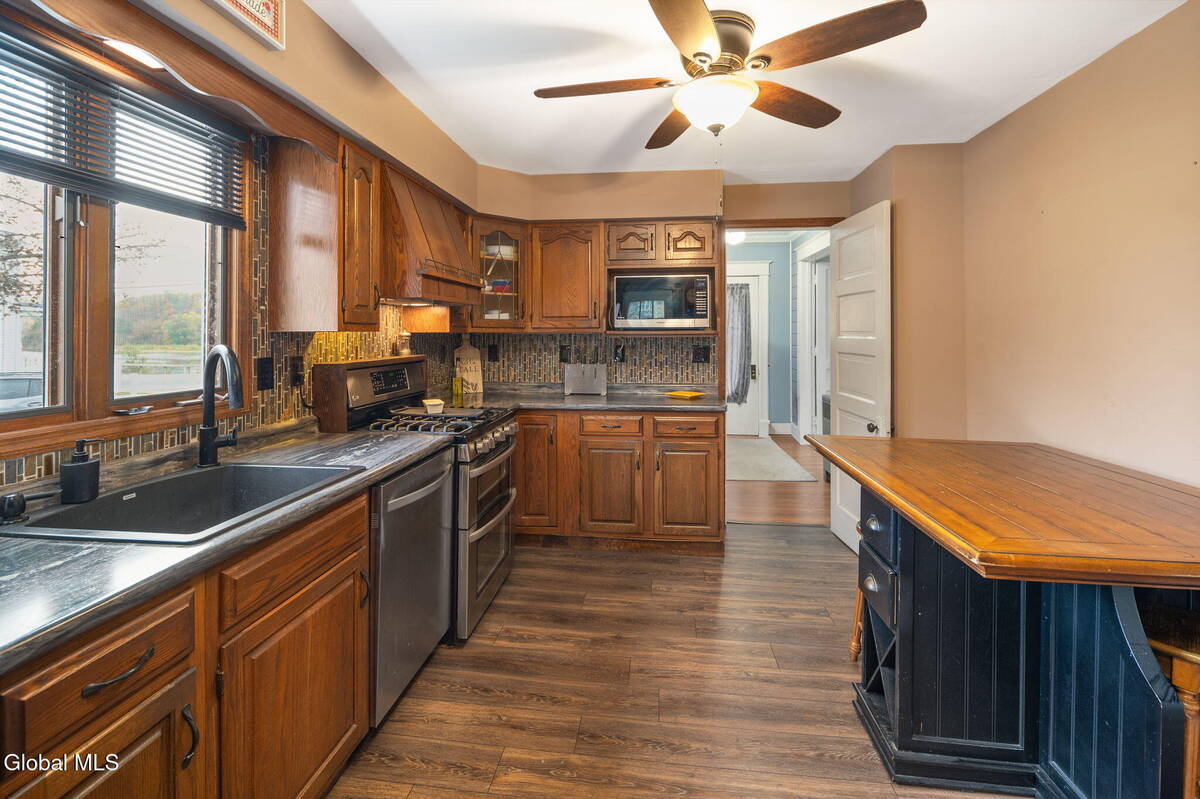 #14 photo, 160 3rd Street, Waterford , NY 12188