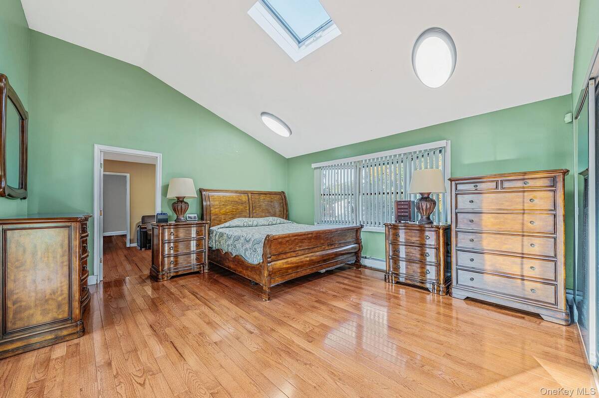 #12 photo, 1655 Stein Drive, Bay Shore , NY 11706