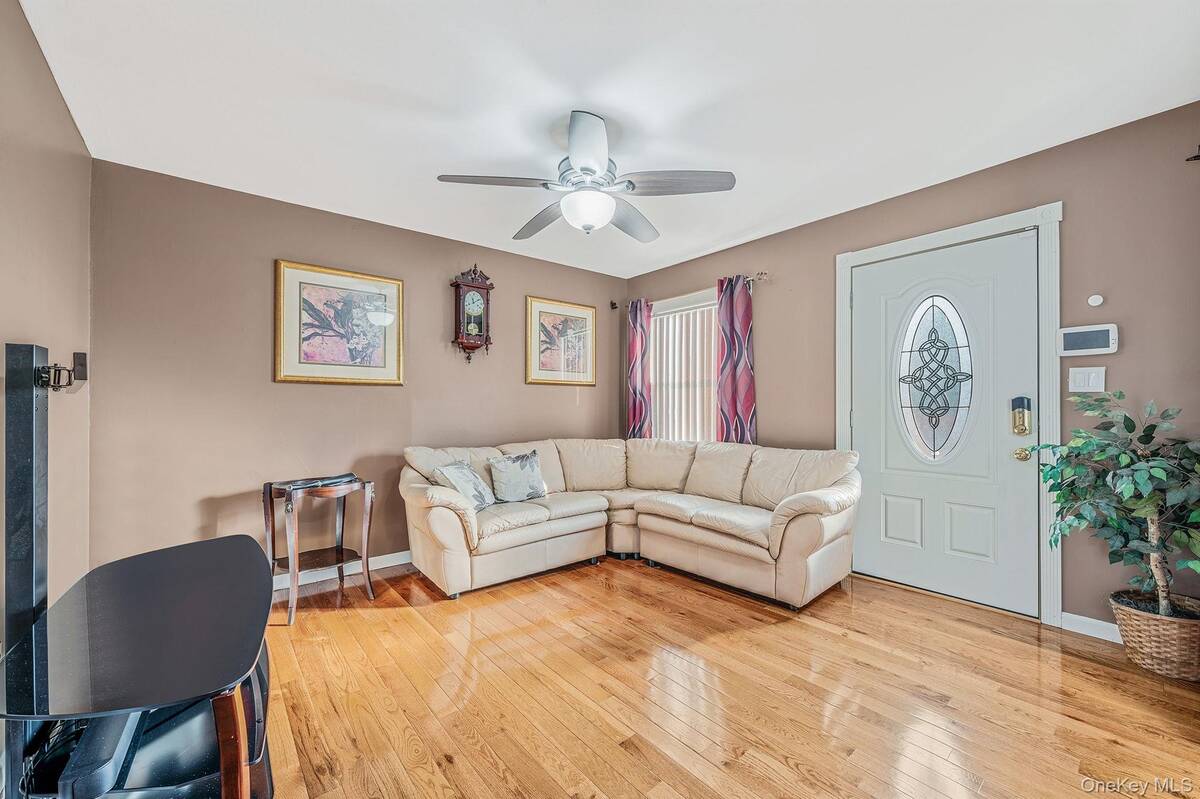 #17 photo, 1655 Stein Drive, Bay Shore , NY 11706