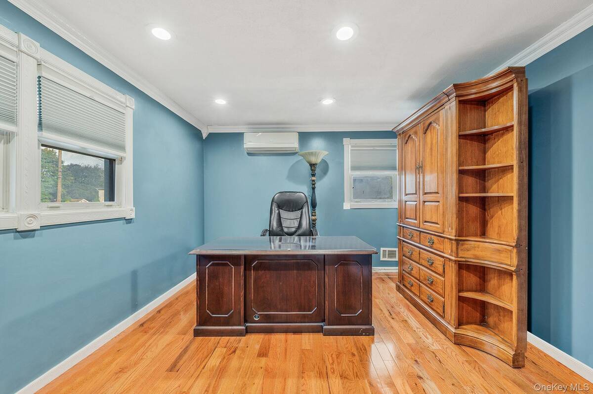 #20 photo, 1655 Stein Drive, Bay Shore , NY 11706