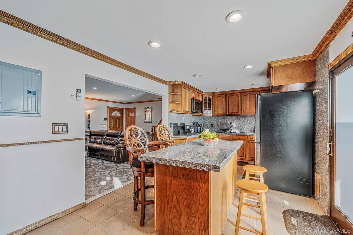 #31 photo, 1655 Stein Drive, Bay Shore , NY 11706