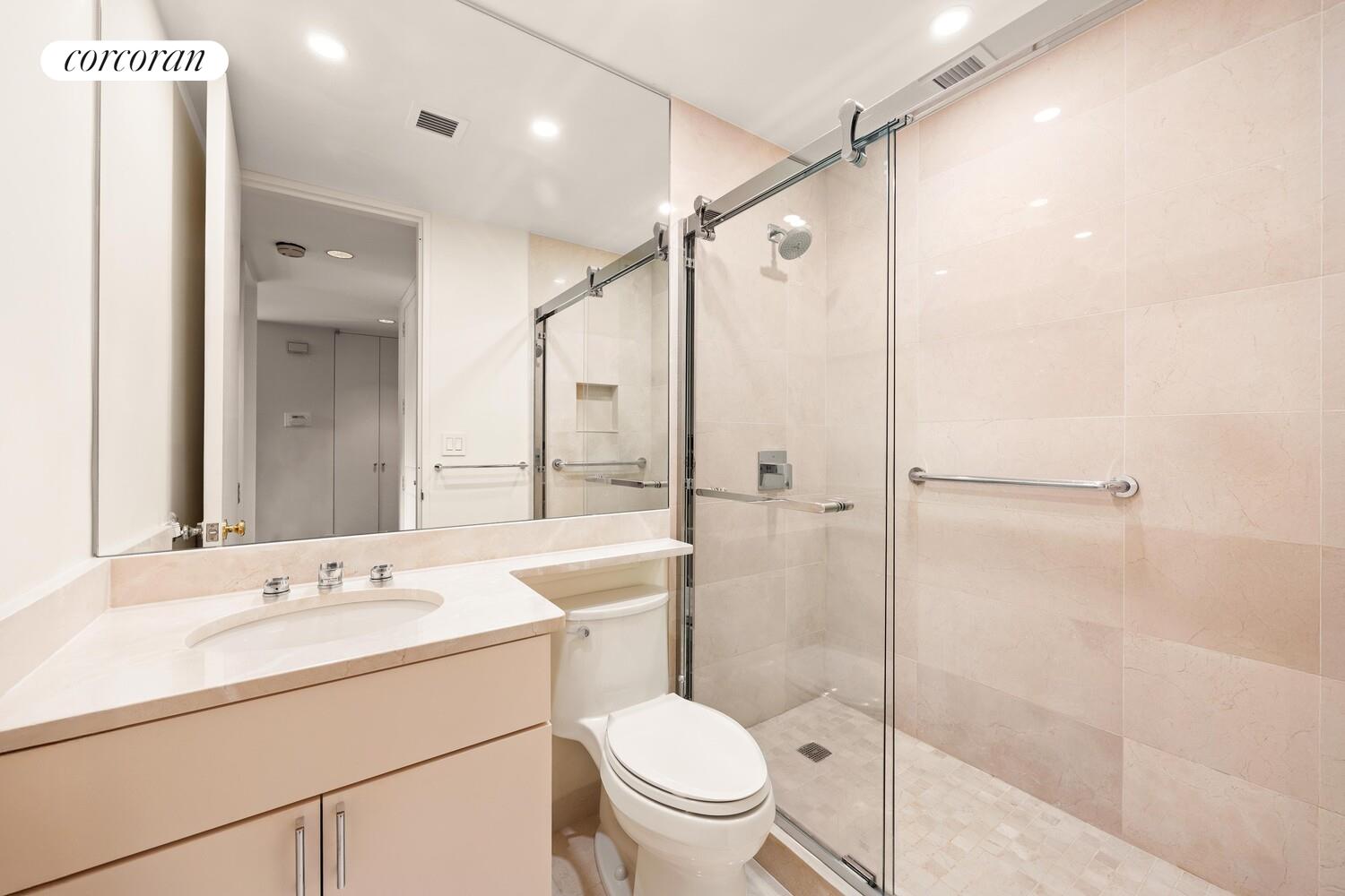 #11 photo, 100 UNITED NATIONS Plaza, マンハッタン Turtle Bay , NY 10017