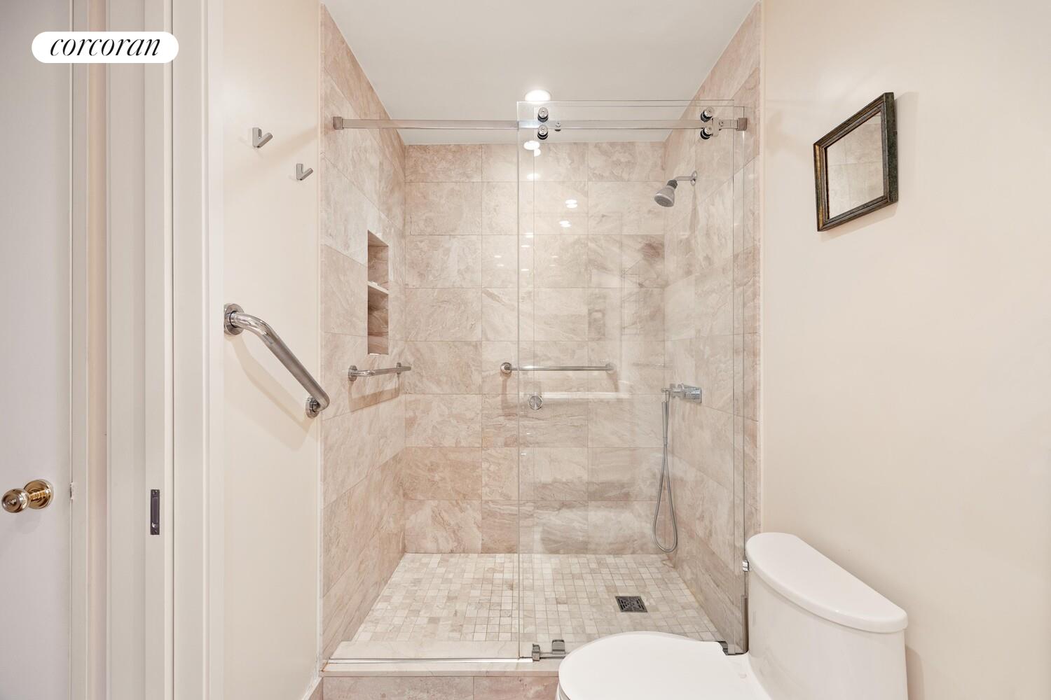 #8 photo, 100 UNITED NATIONS Plaza, マンハッタン Turtle Bay , NY 10017