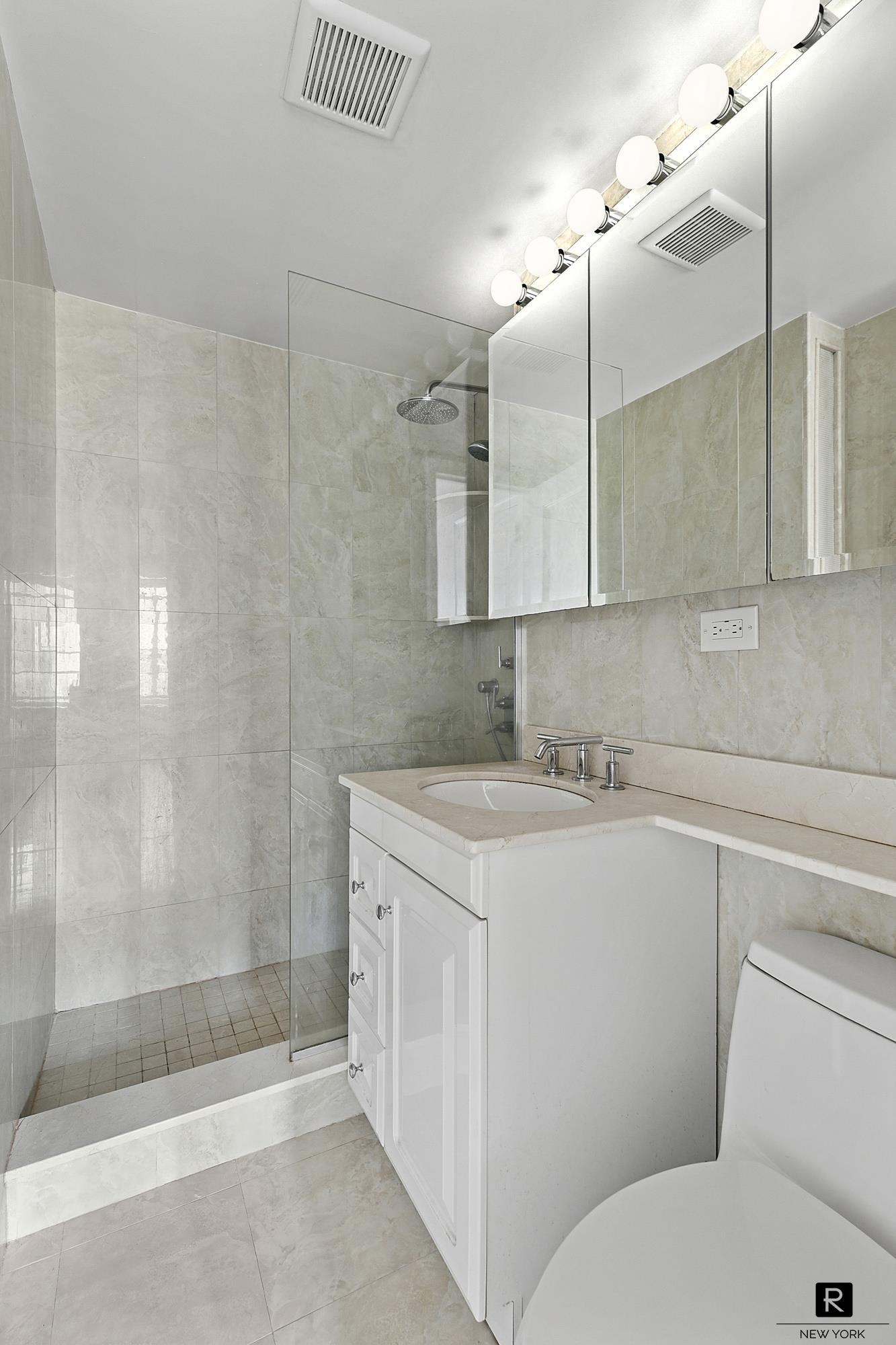 #6 photo, 45 Tudor City Place, Tudor City , NY 10017