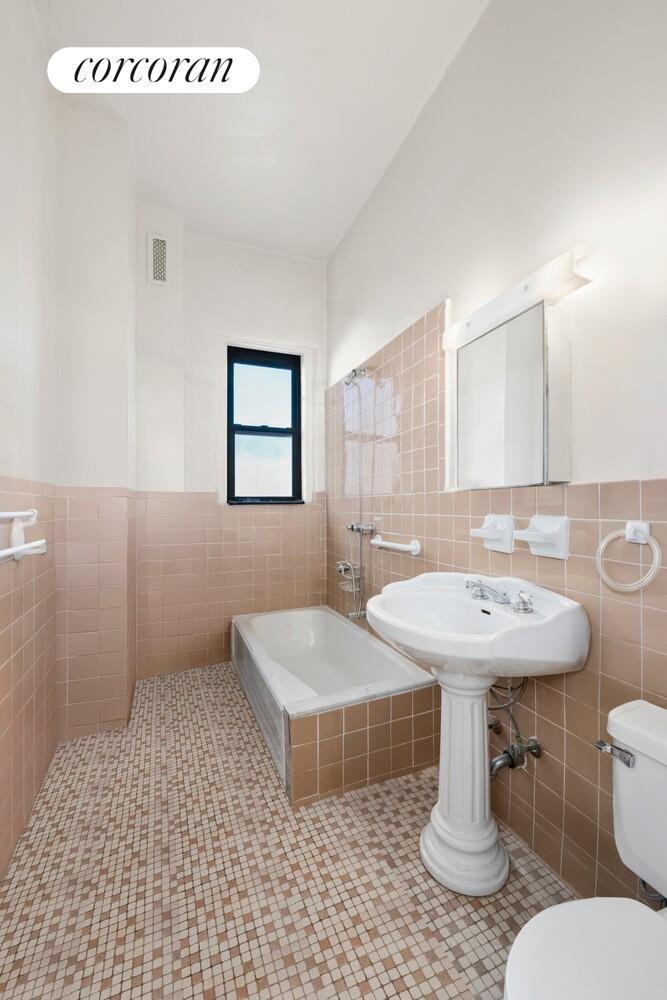 #7 photo, 140 W 69TH Street, マンハッタン Lincoln Square , NY 10023