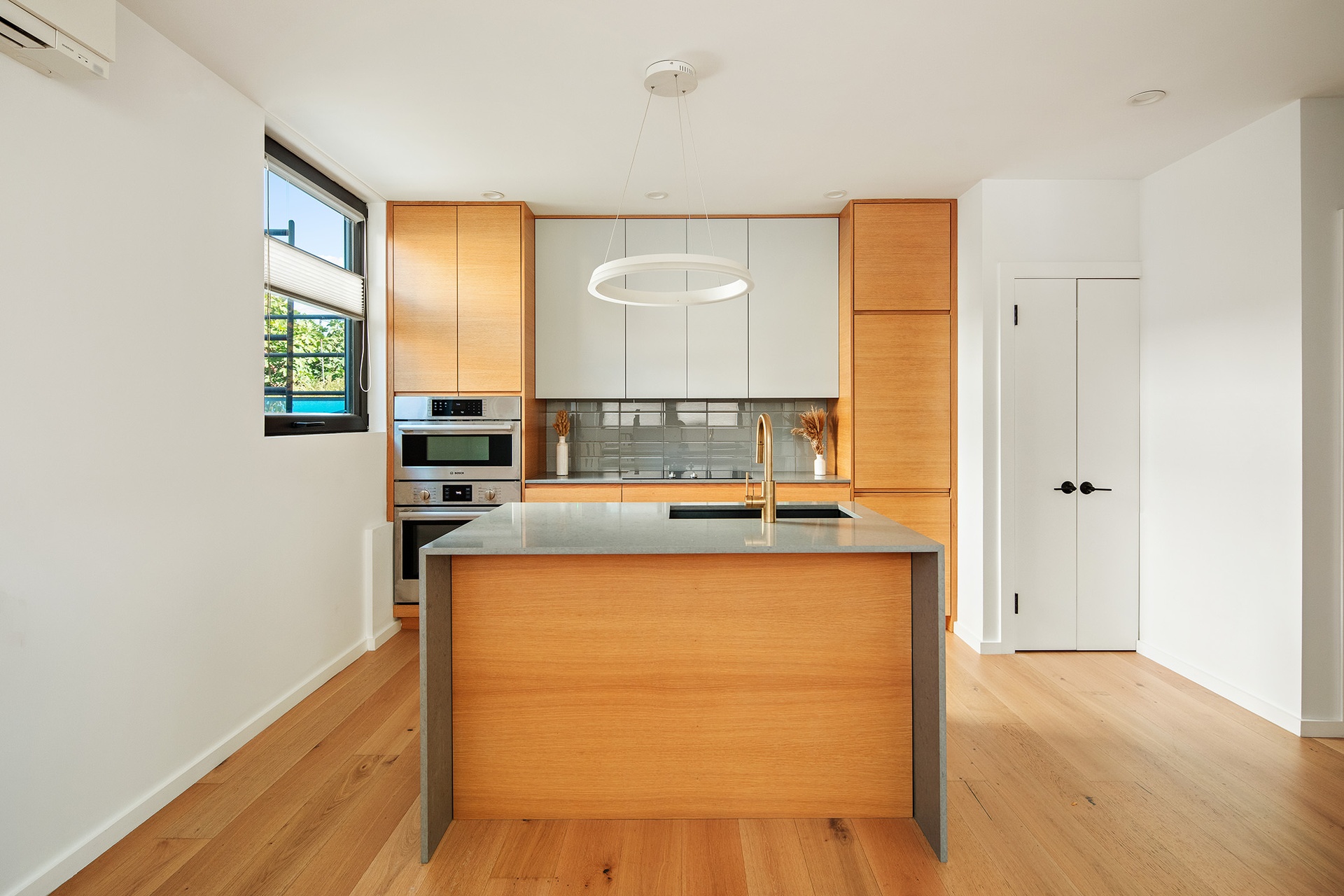 #1 photo, 20-48 Steinway Street, クイーンズ区 Steinway-Ditmars , NY 11105