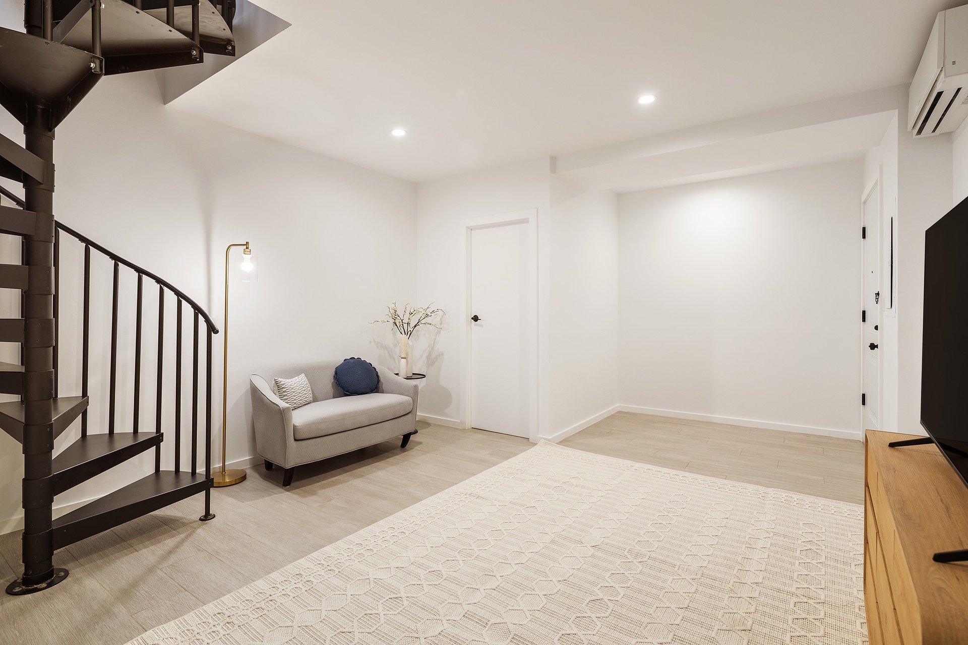 #8 photo, 20-48 Steinway Street, クイーンズ区 Steinway-Ditmars , NY 11105