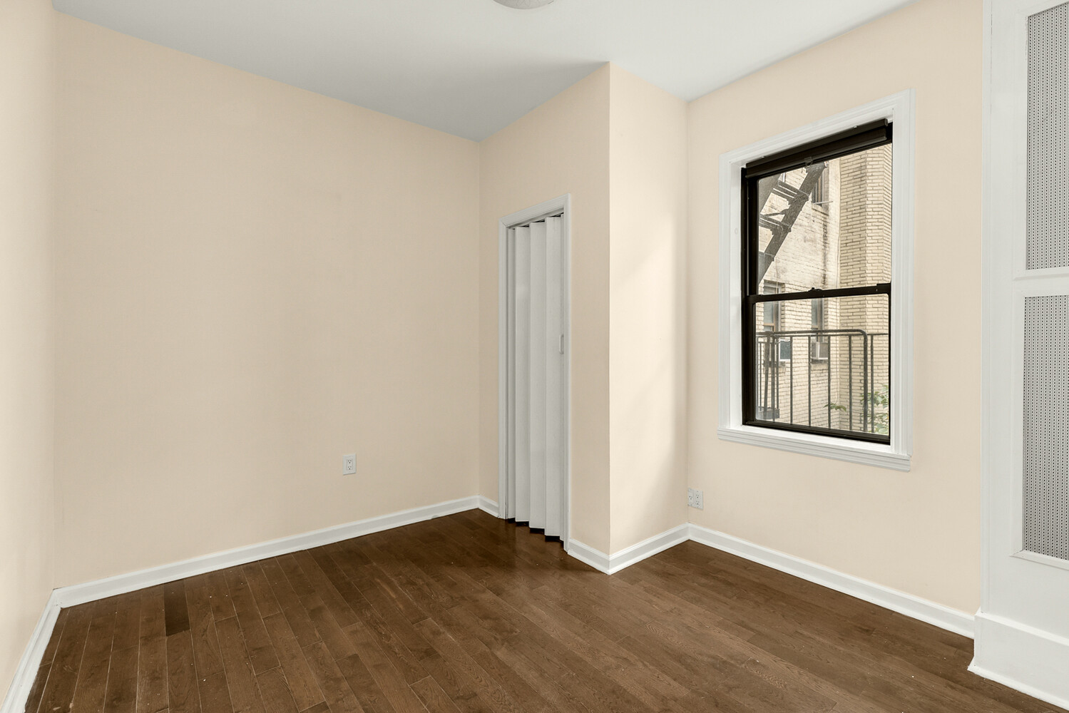 #8 photo, Ditmars Steinway, クイーンズ区 Ditmars Steinway , NY 11105