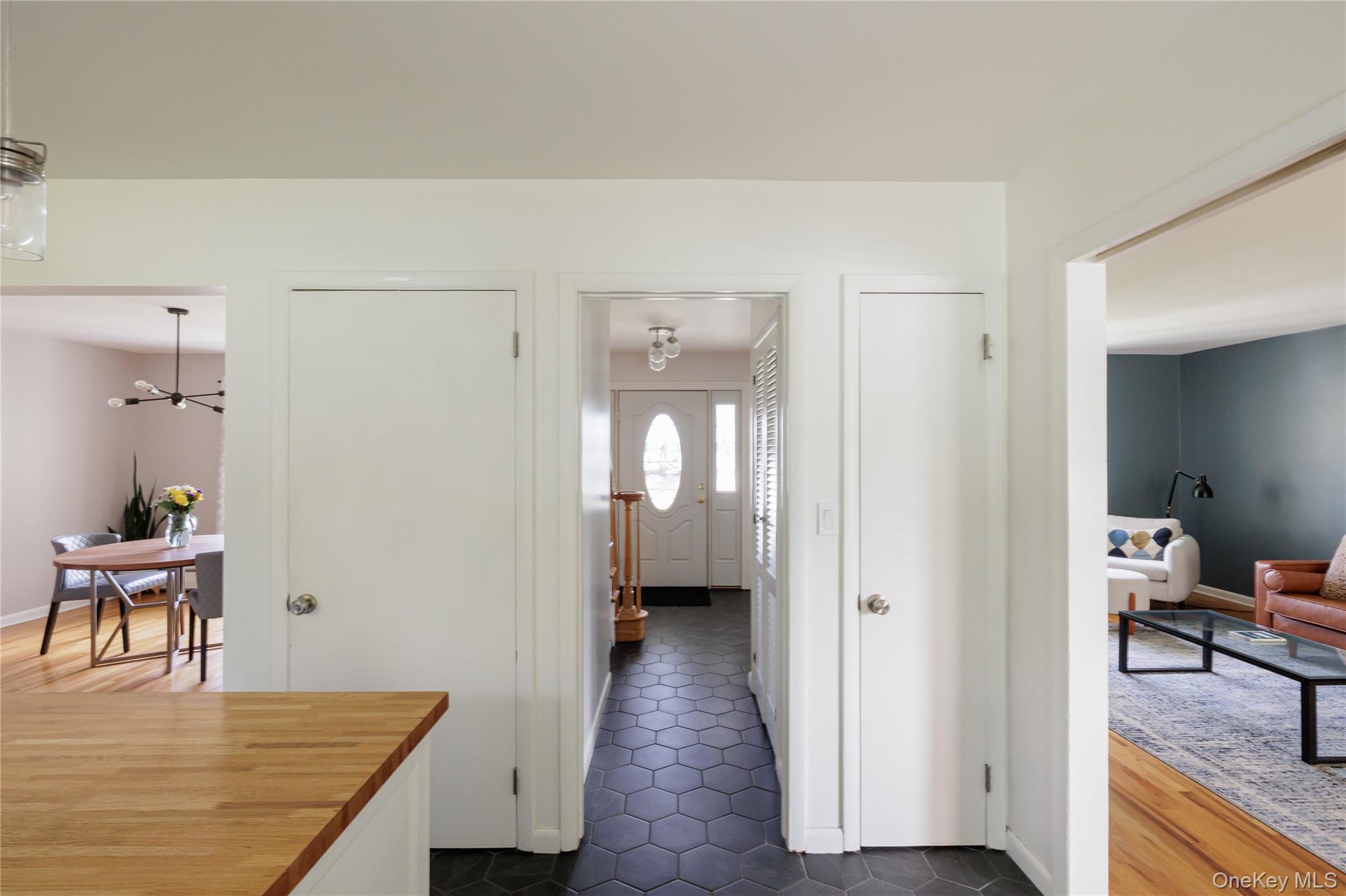 #10 photo, 25 Joslen Place, Hudson , NY 12534