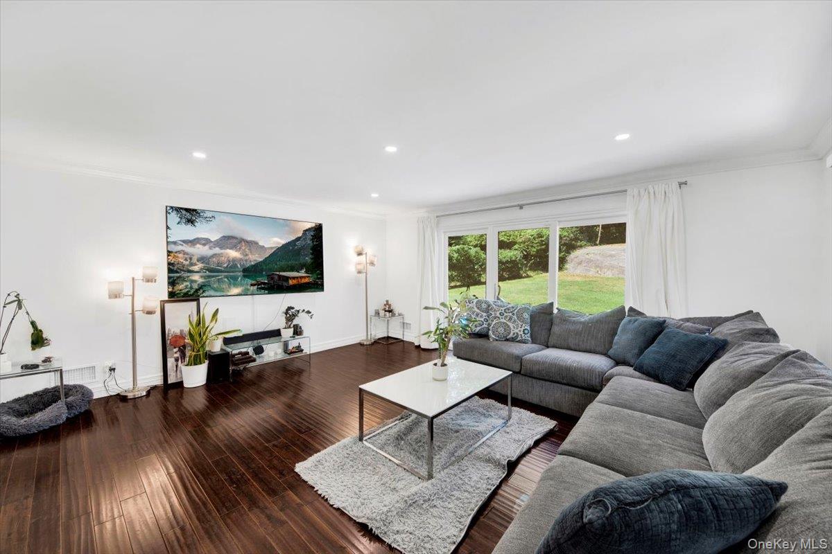 #12 photo, 270 Victory Boulevard, New Rochelle , NY 10804