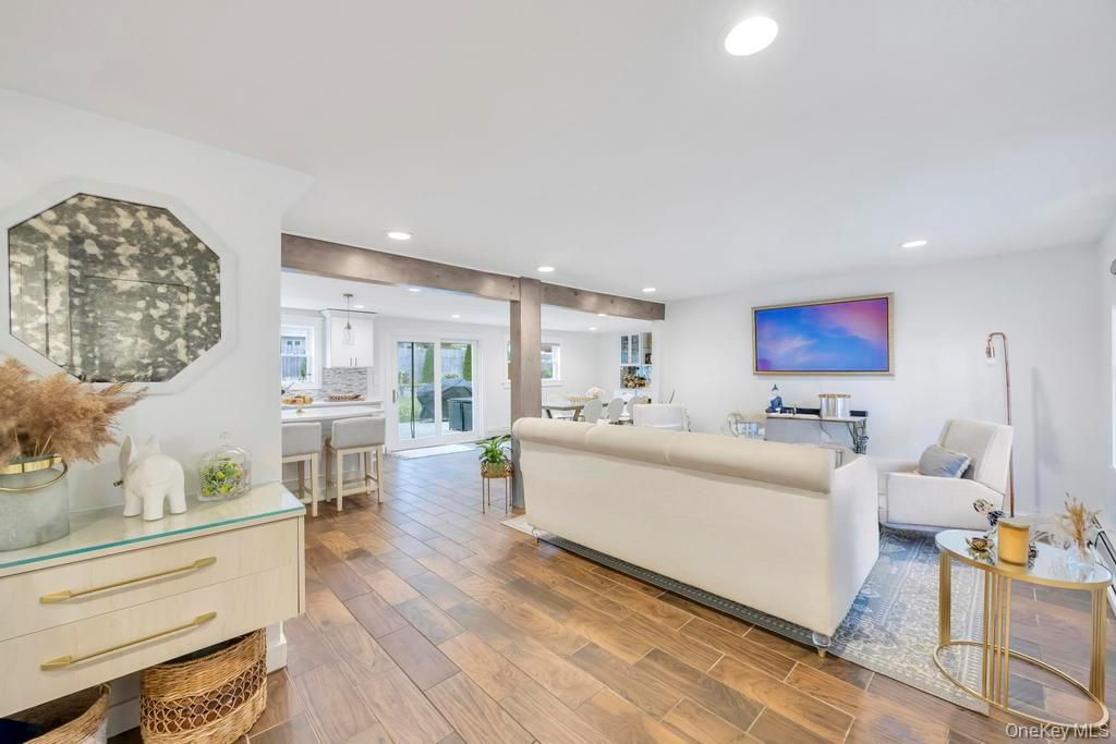 #11 photo, 37 Fiesta Drive, サフォーク郡 Centereach , NY 11720