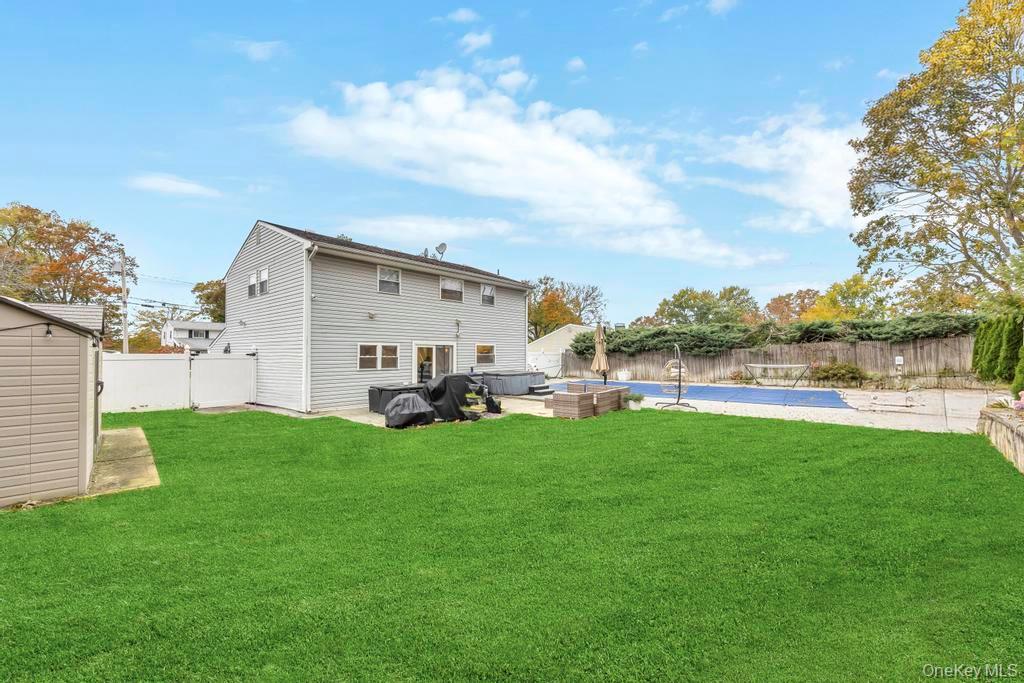 #4 photo, 37 Fiesta Drive, サフォーク郡 Centereach , NY 11720