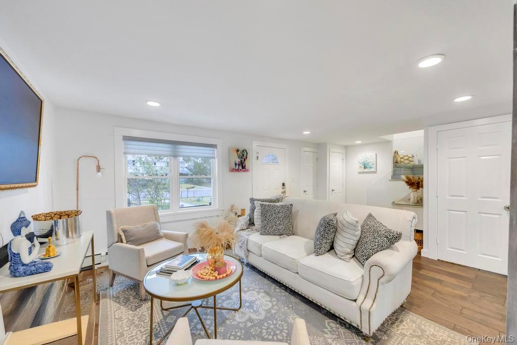 #8 photo, 37 Fiesta Drive, サフォーク郡 Centereach , NY 11720