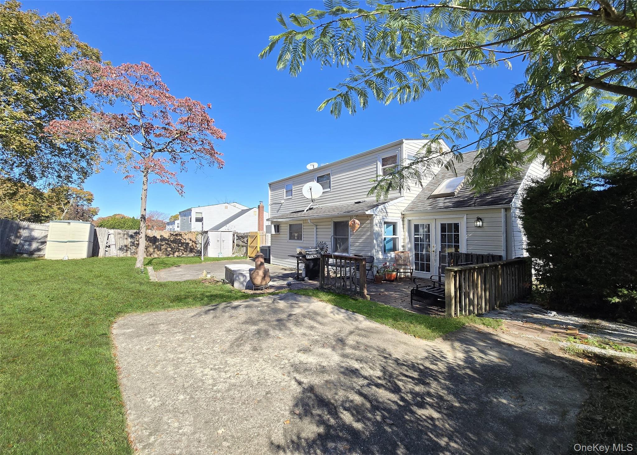 #19 photo, 12 Willow Street, Selden , NY 11784