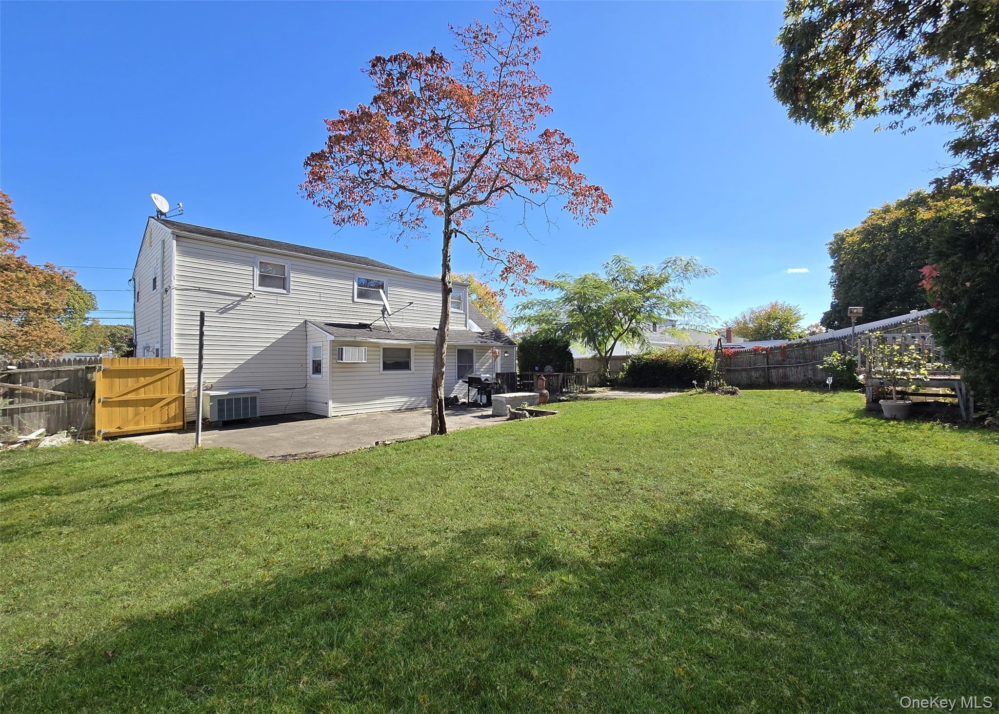 #20 photo, 12 Willow Street, Selden , NY 11784