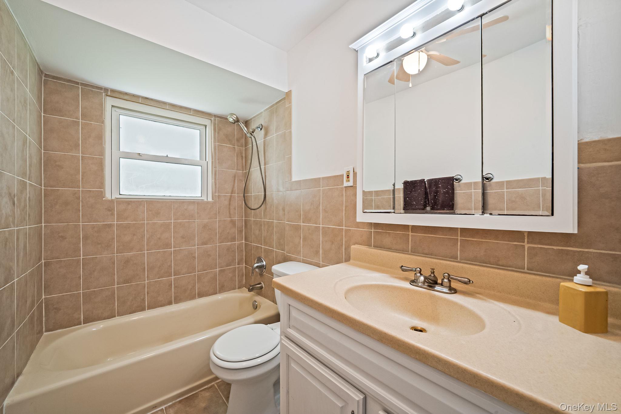 #7 photo, 112 Cleveland Street, Bay Shore , NY 11706