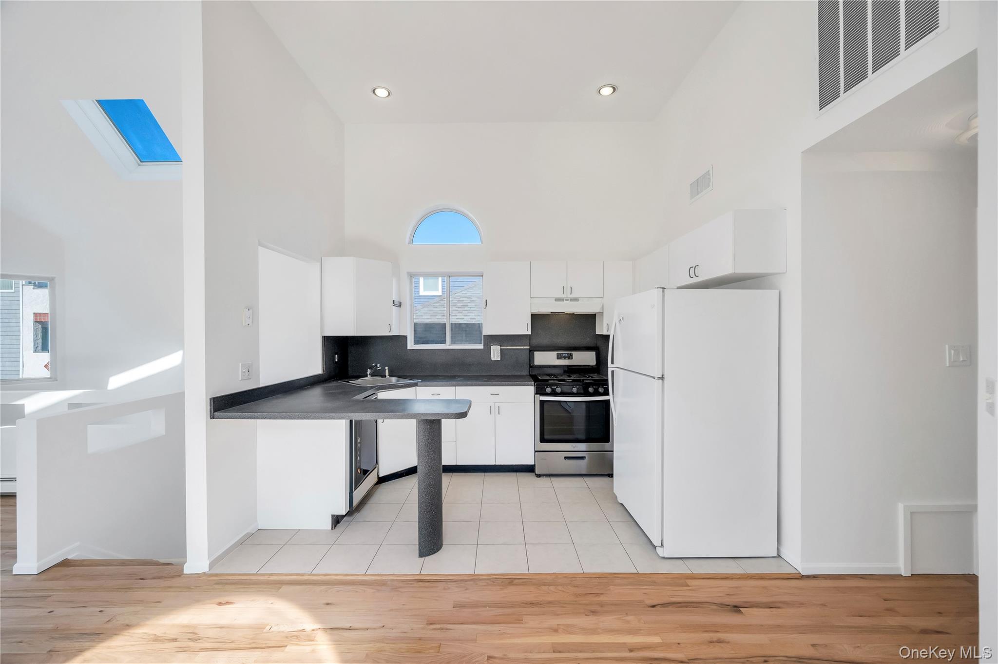 #19 photo, 28 Michigan Street, Long Beach , NY 11561