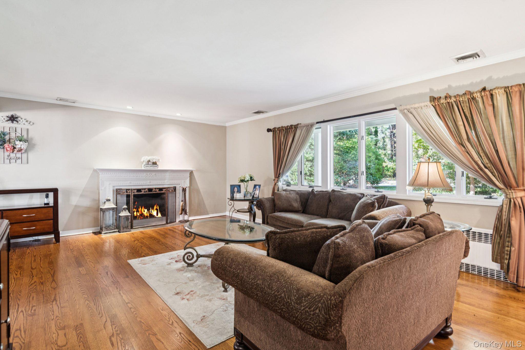 #4 photo, 38 Colonial Drive, Huntington , NY 11743