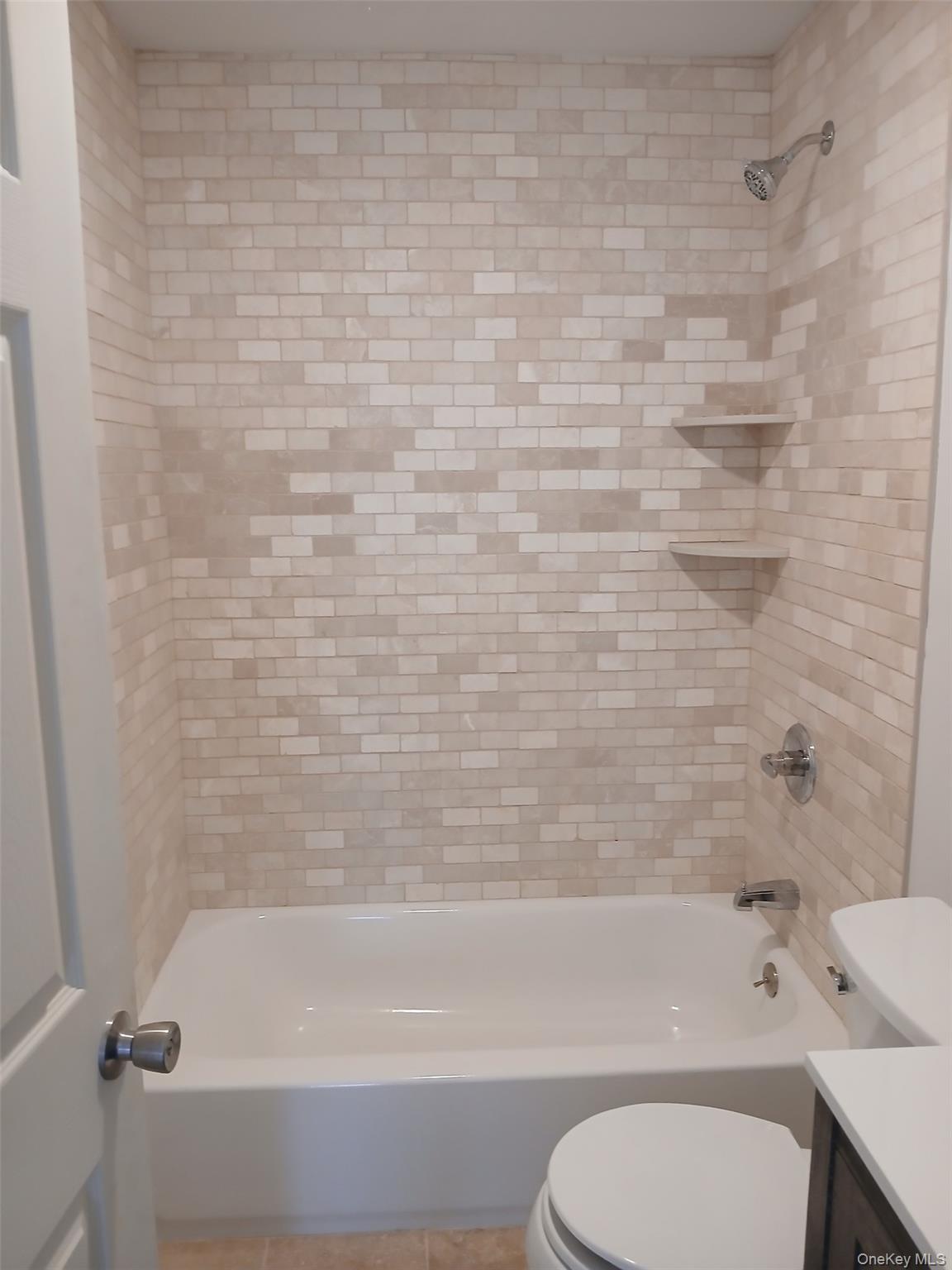 #9 photo, 49 Swezey Street, サフォーク郡 Patchogue , NY 11772