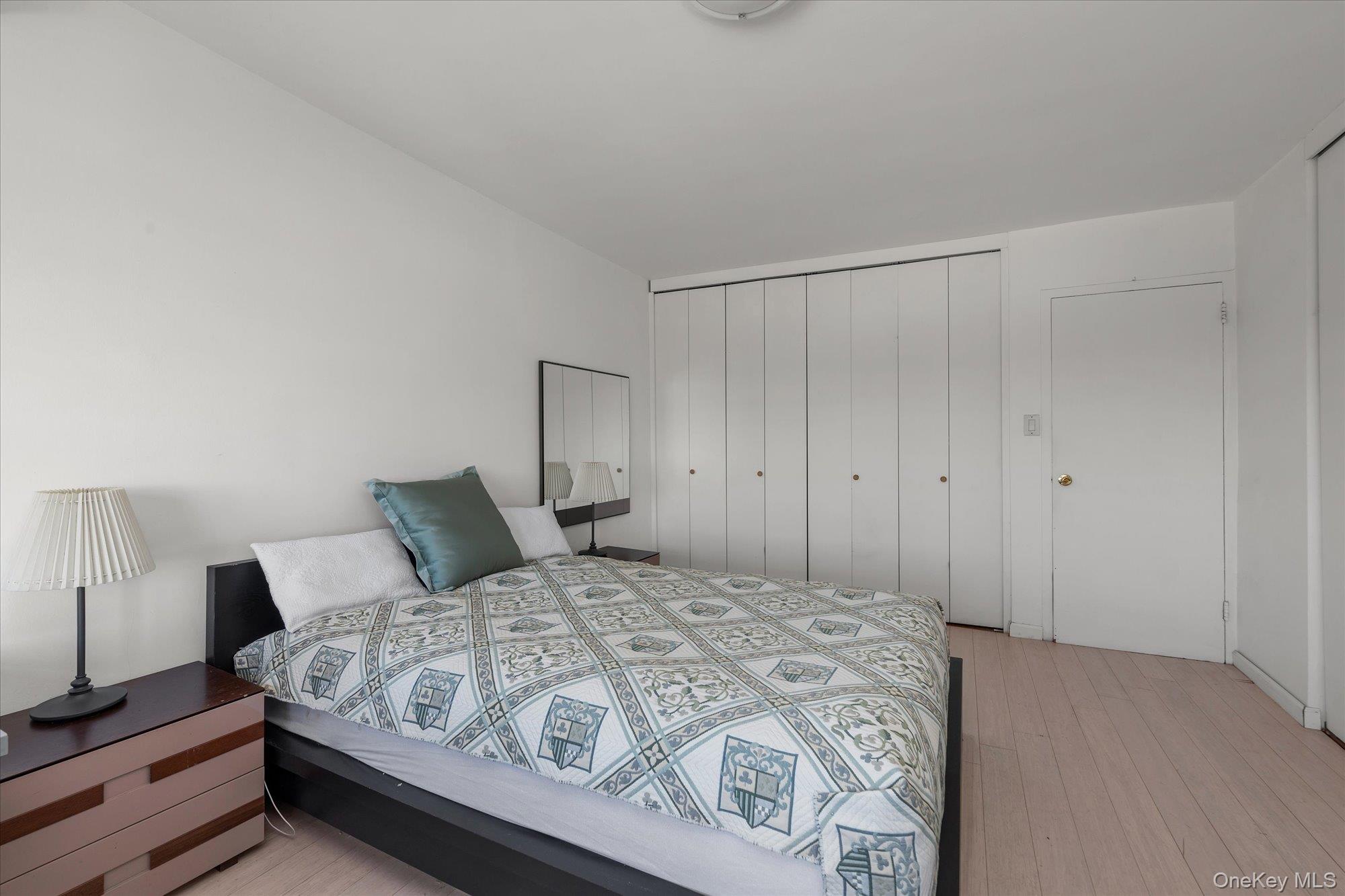 #12 photo, 125-10 Queens Boulevard, クイーンズ区 Kew Gardens , NY 11415