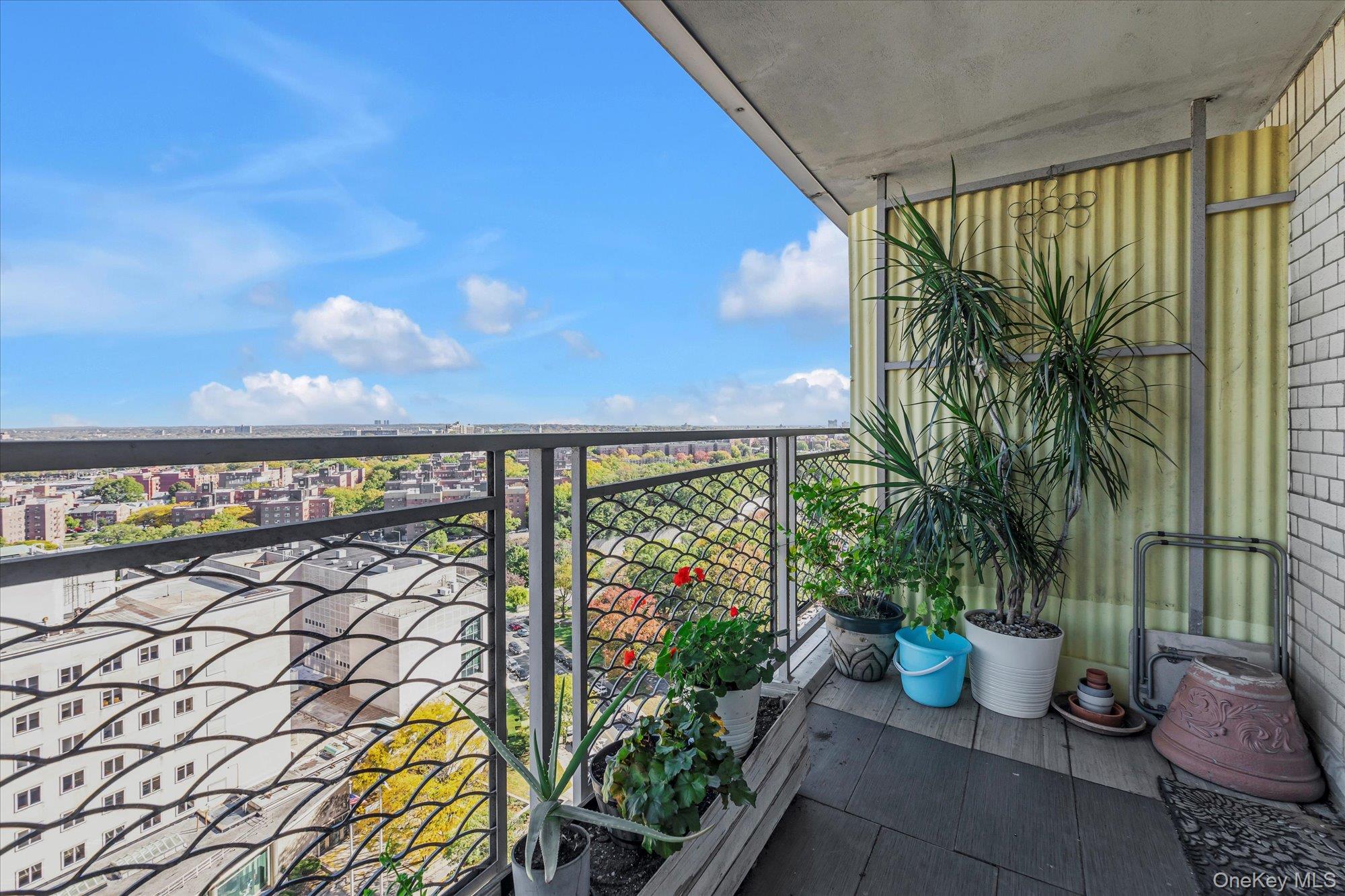 #2 photo, 125-10 Queens Boulevard, クイーンズ区 Kew Gardens , NY 11415