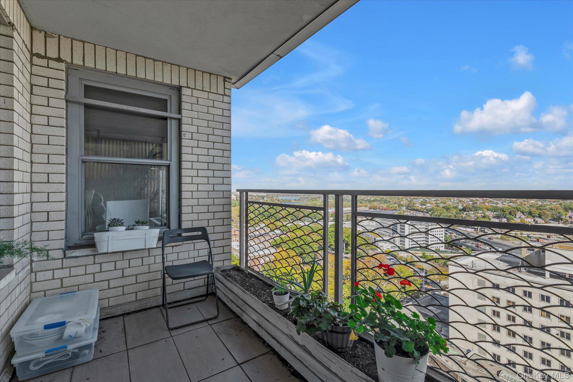 #3 photo, 125-10 Queens Boulevard, クイーンズ区 Kew Gardens , NY 11415