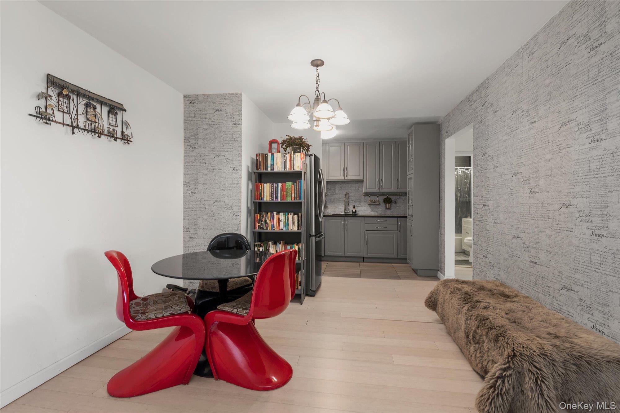 #5 photo, 125-10 Queens Boulevard, クイーンズ区 Kew Gardens , NY 11415