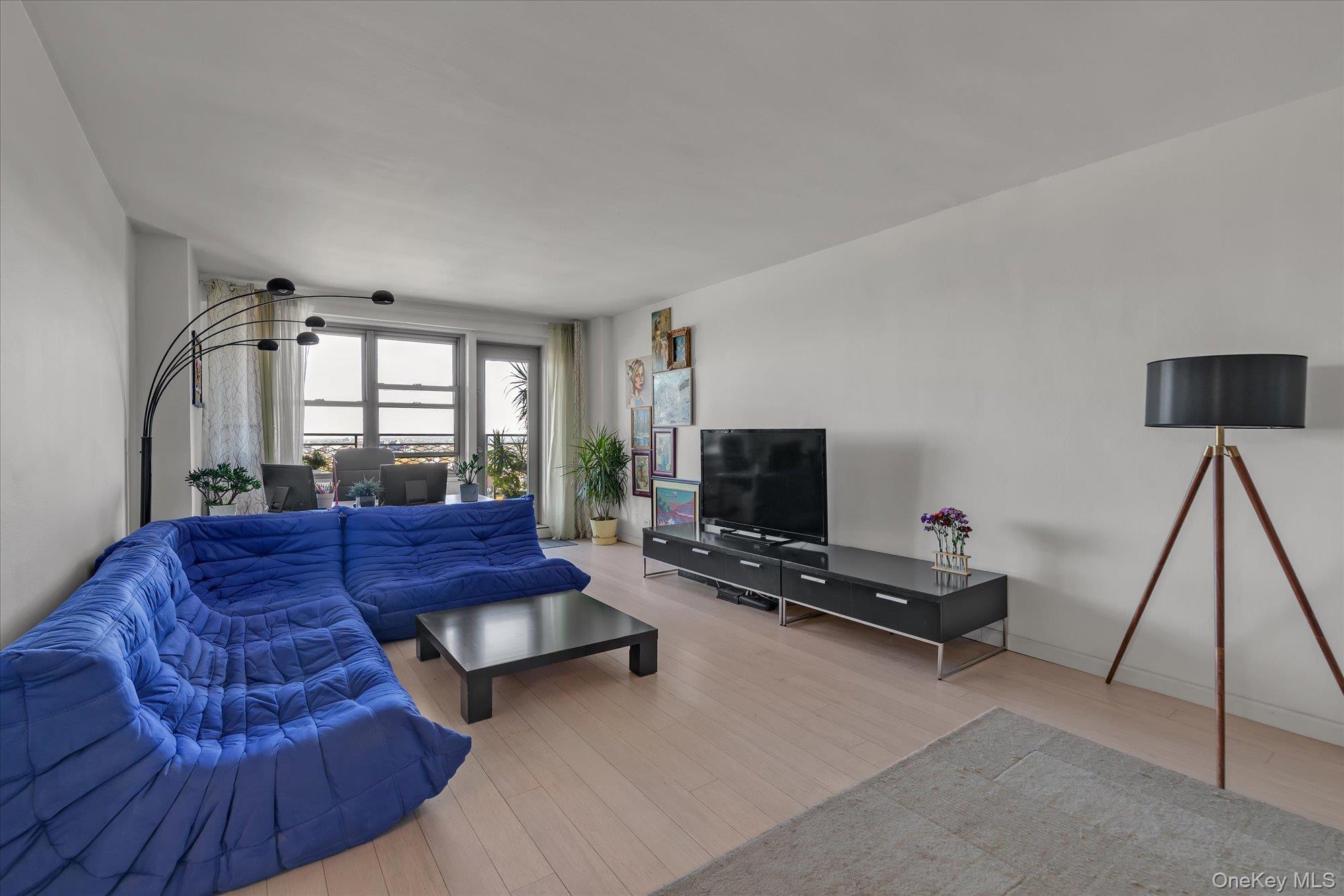 #7 photo, 125-10 Queens Boulevard, クイーンズ区 Kew Gardens , NY 11415