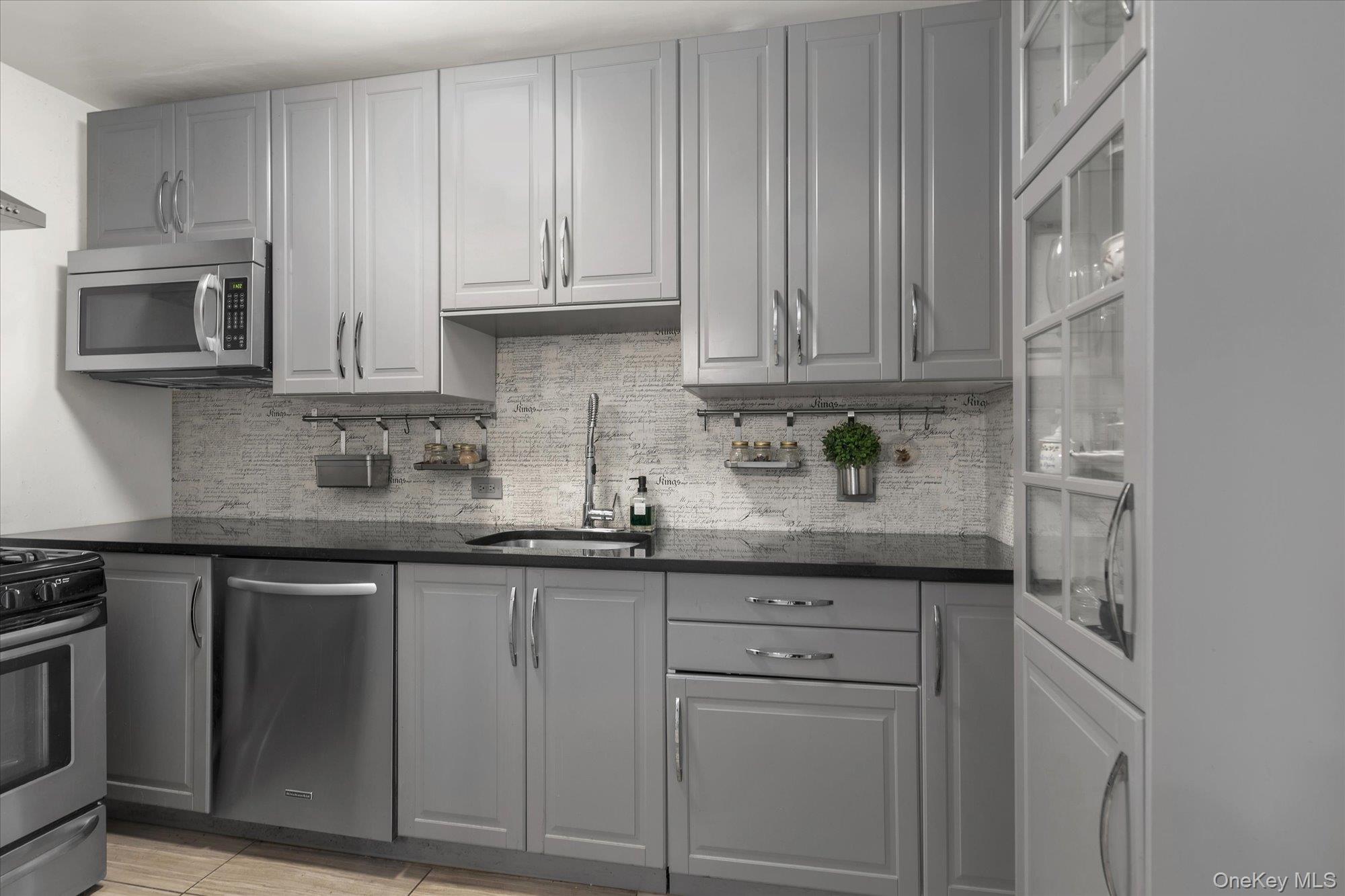 #9 photo, 125-10 Queens Boulevard, クイーンズ区 Kew Gardens , NY 11415