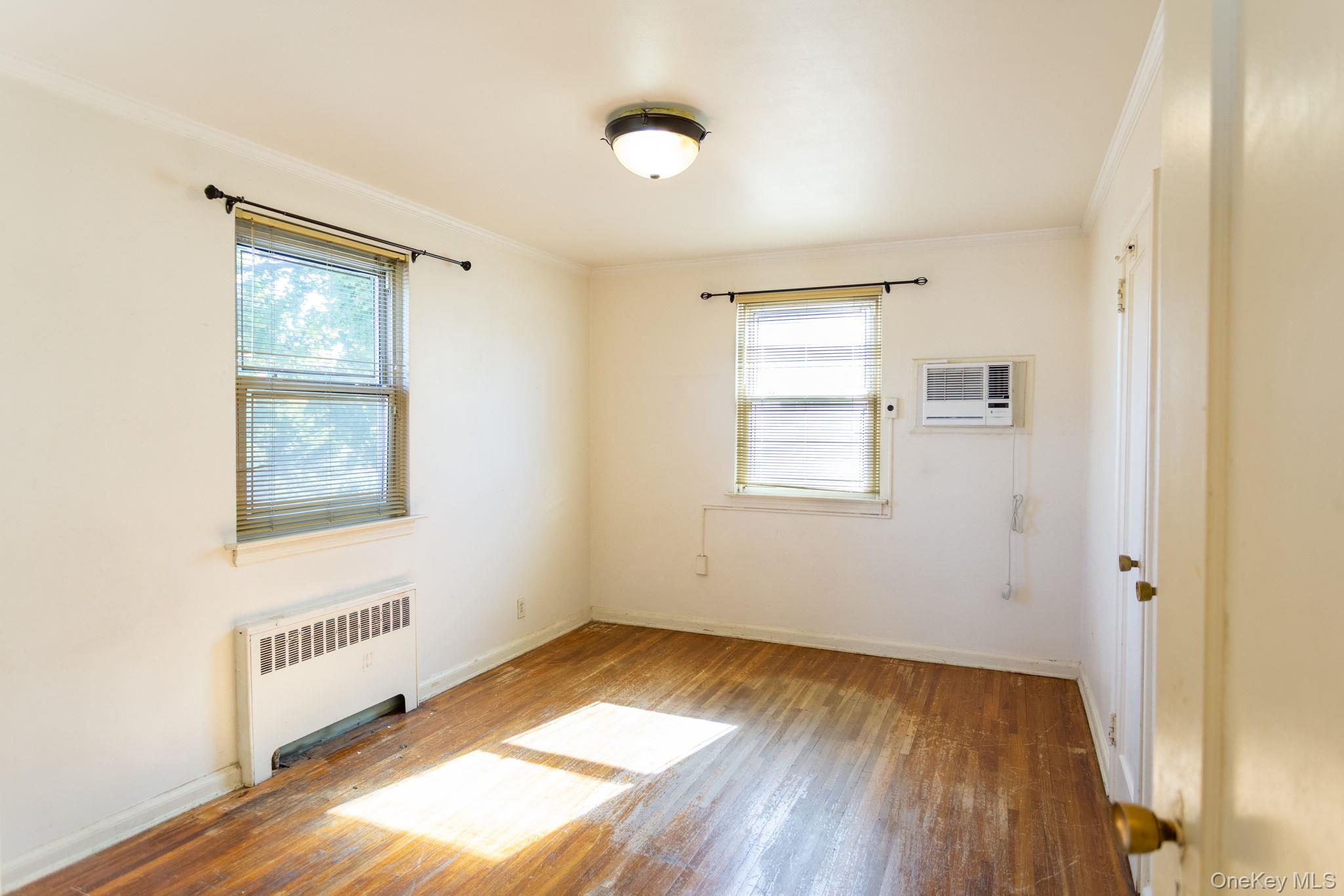 #11 photo, 80-11 190th Street, クイーンズ区 Jamaica Estates , NY 11423