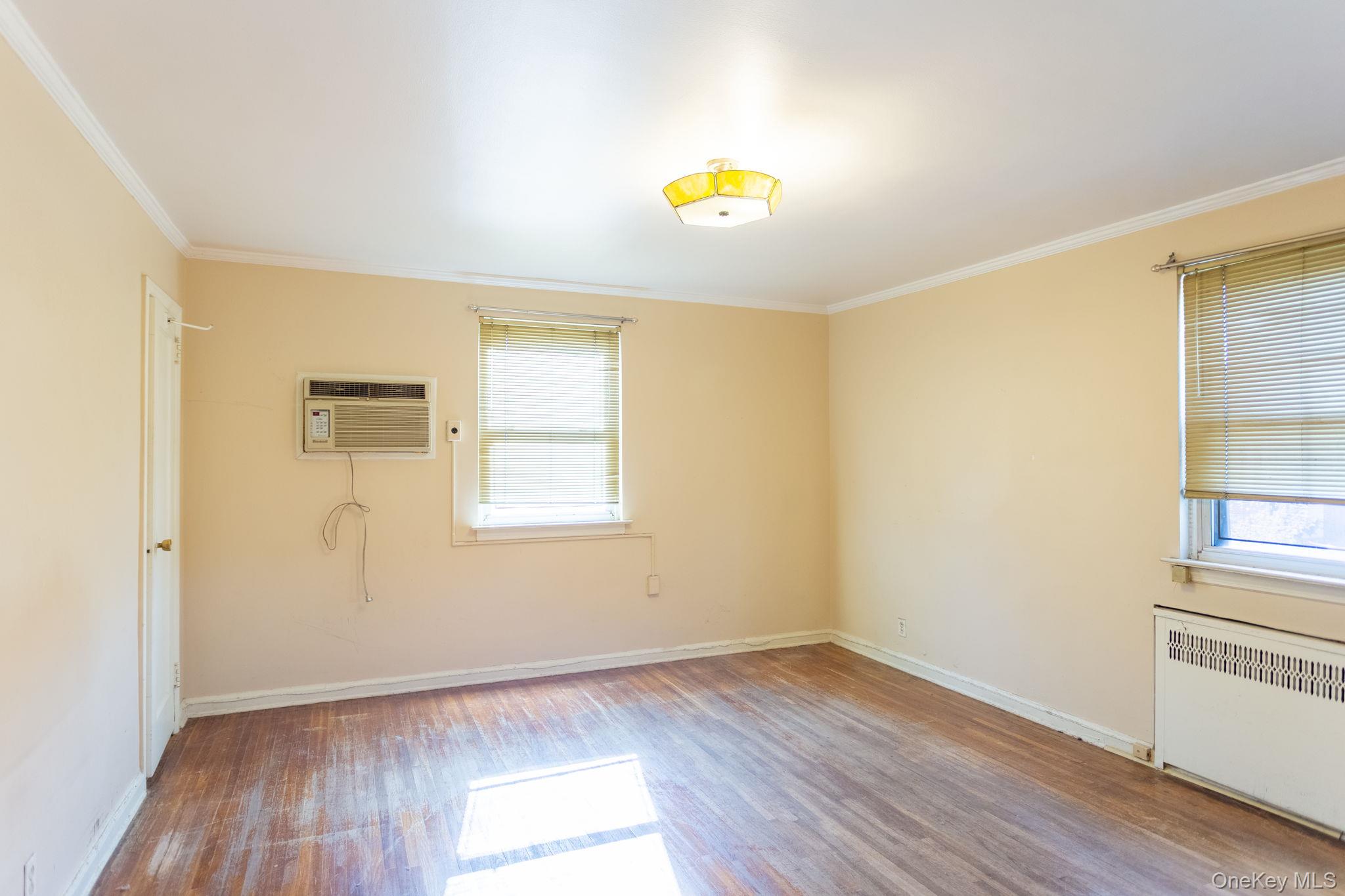 #12 photo, 80-11 190th Street, クイーンズ区 Jamaica Estates , NY 11423