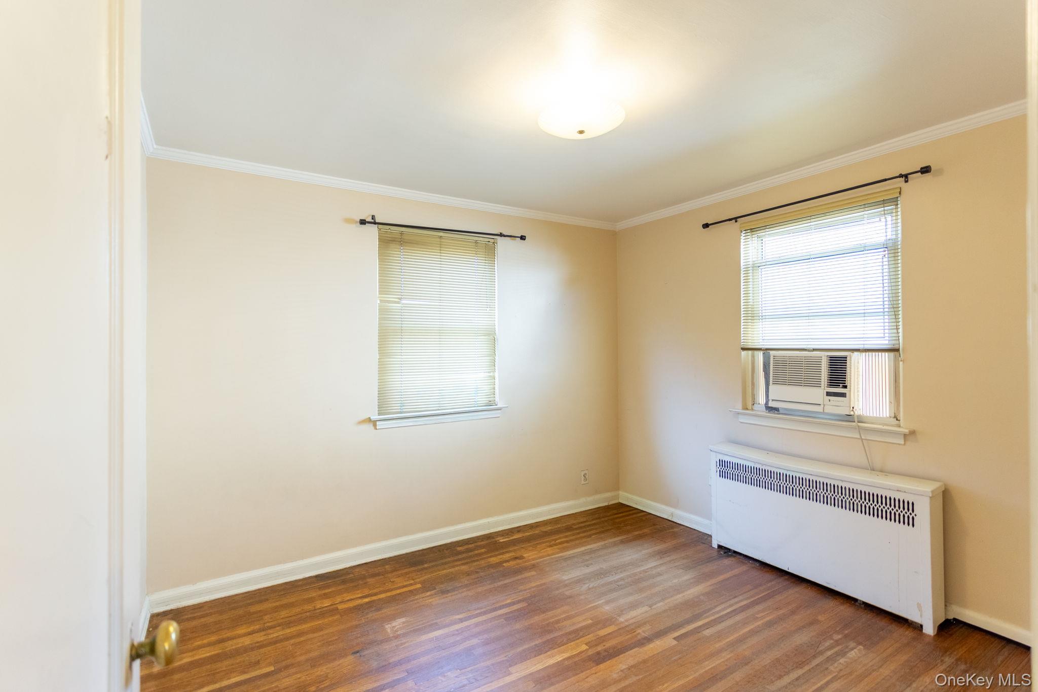 #13 photo, 80-11 190th Street, クイーンズ区 Jamaica Estates , NY 11423