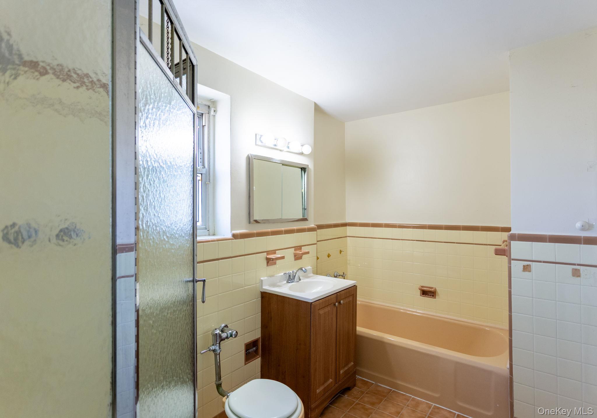 #14 photo, 80-11 190th Street, クイーンズ区 Jamaica Estates , NY 11423