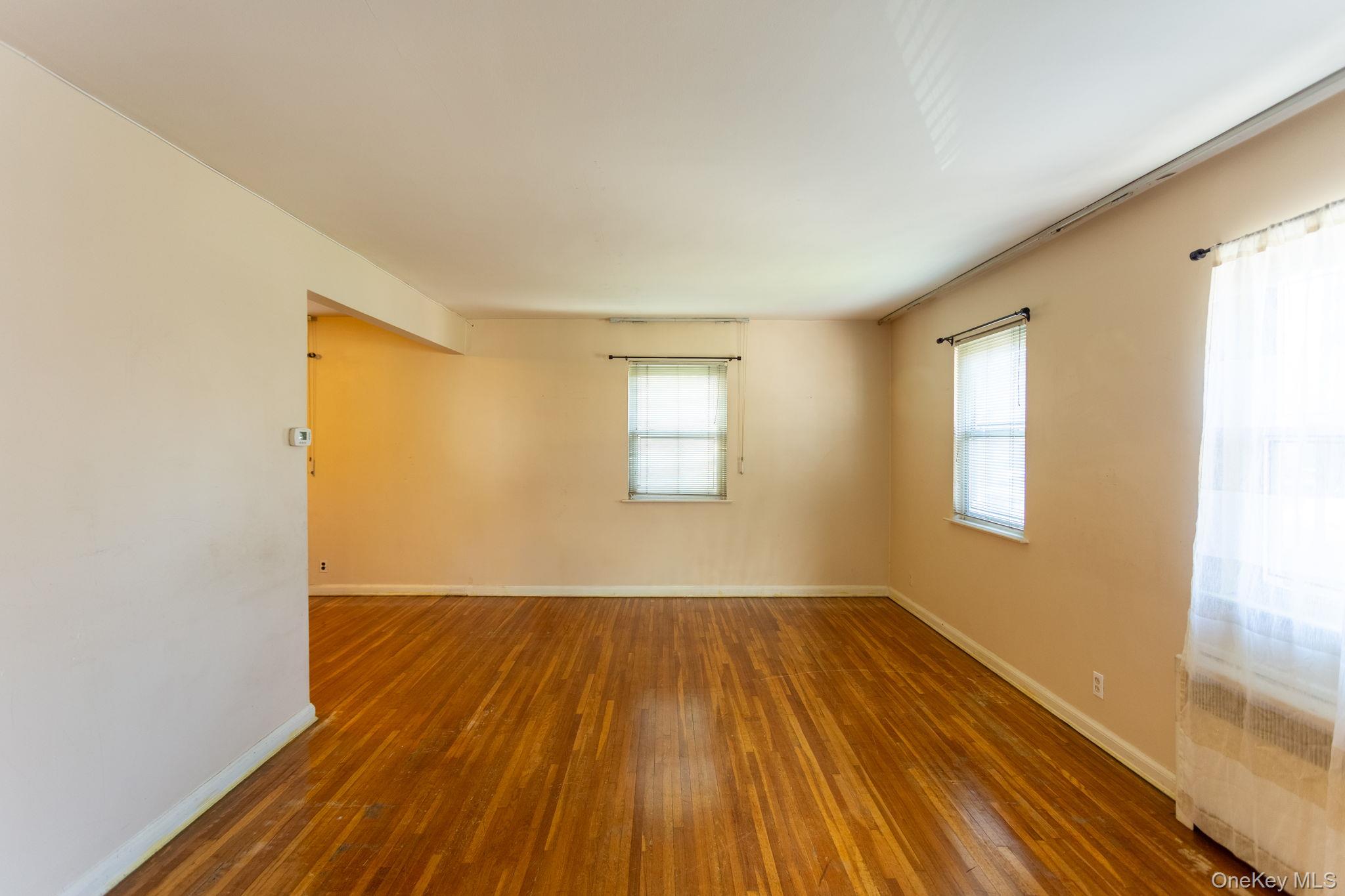 #2 photo, 80-11 190th Street, クイーンズ区 Jamaica Estates , NY 11423