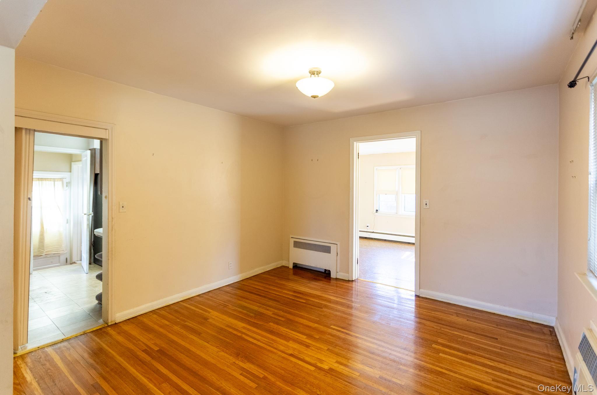 #4 photo, 80-11 190th Street, クイーンズ区 Jamaica Estates , NY 11423