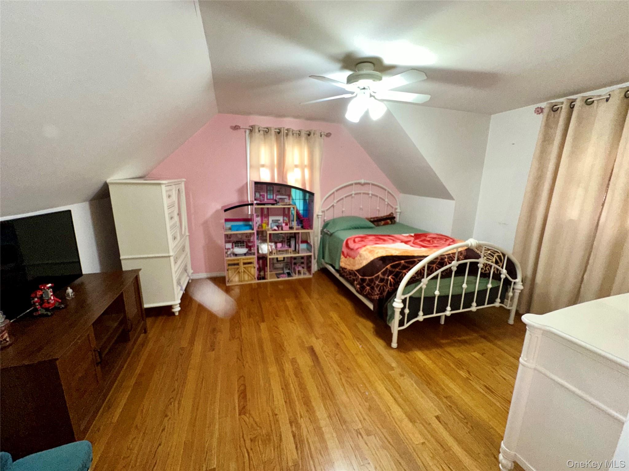 #15 photo, 1316 McClure Avenue, ナッソー郡 Elmont , NY 11003