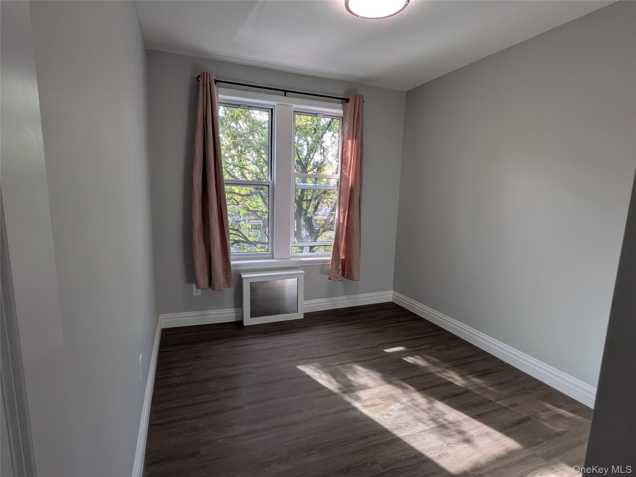 #13 photo, 205-17 Hollis Avenue, クイーンズ区 Saint Albans , NY 11412