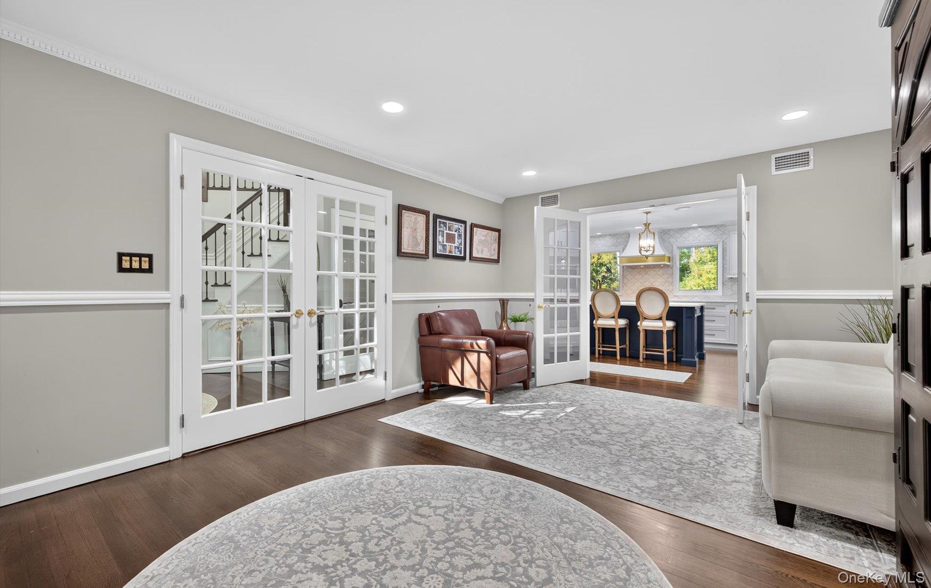 #19 photo, 375 Vanderbilt Parkway, Dix Hills , NY 11746