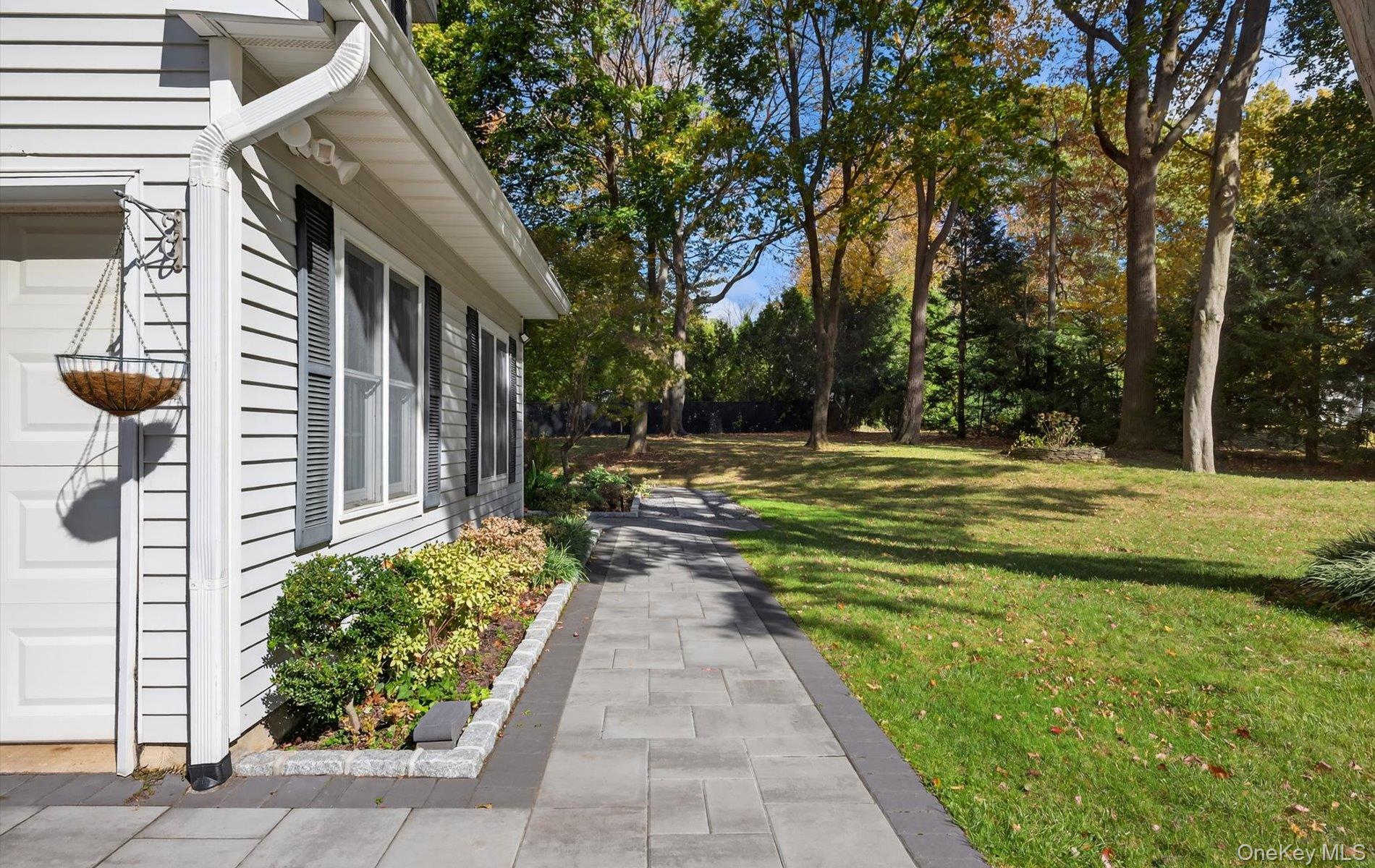 #6 photo, 375 Vanderbilt Parkway, Dix Hills , NY 11746