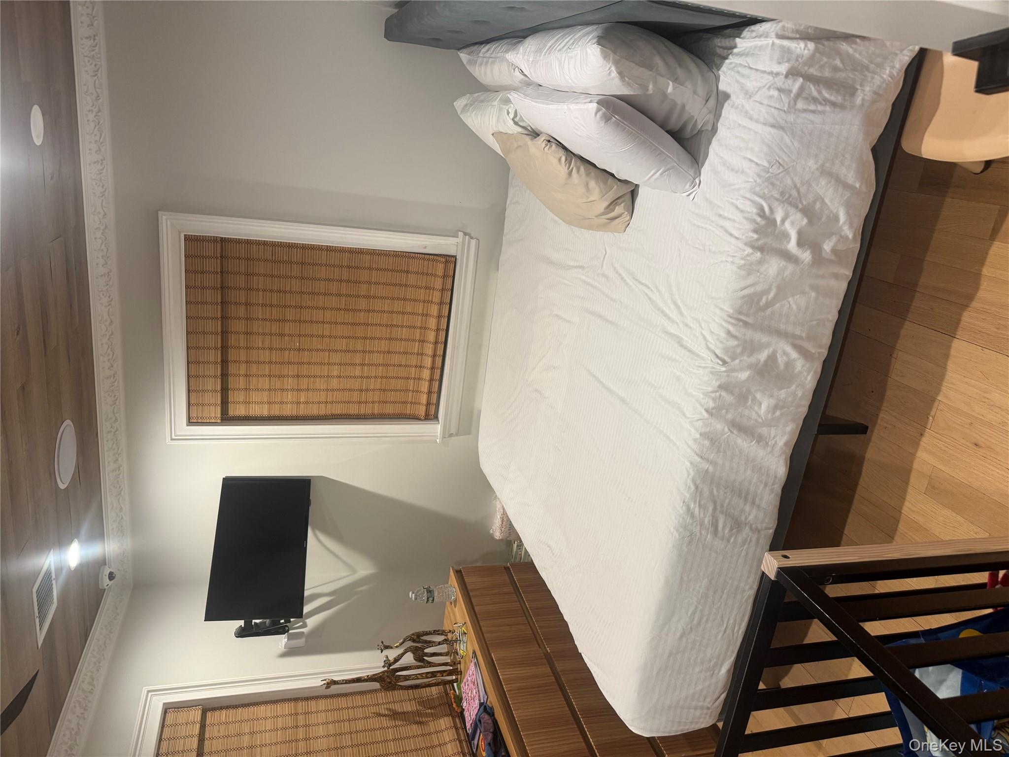 #5 photo, 36 Trinity Place, Hewlett , NY 11557