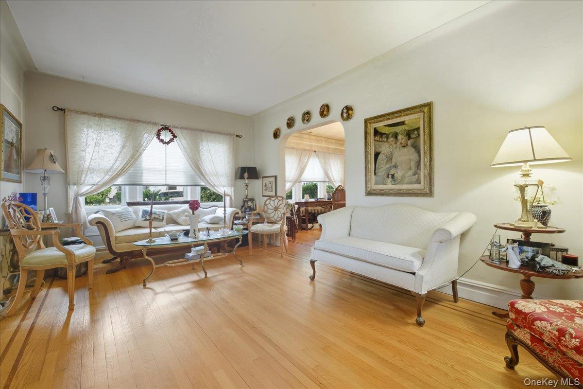 #11 photo, 101 W Elder Avenue, ナッソー郡 Floral Park , NY 11001