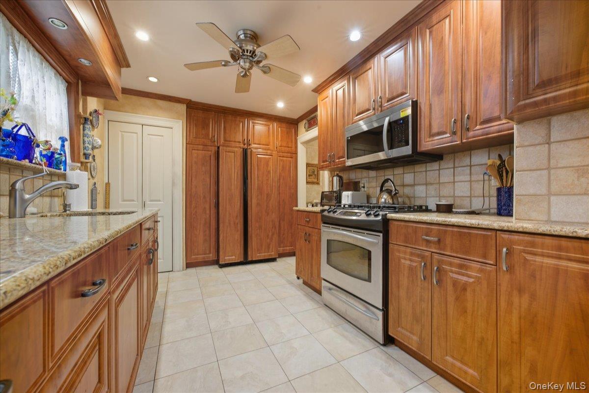 #18 photo, 101 W Elder Avenue, ナッソー郡 Floral Park , NY 11001