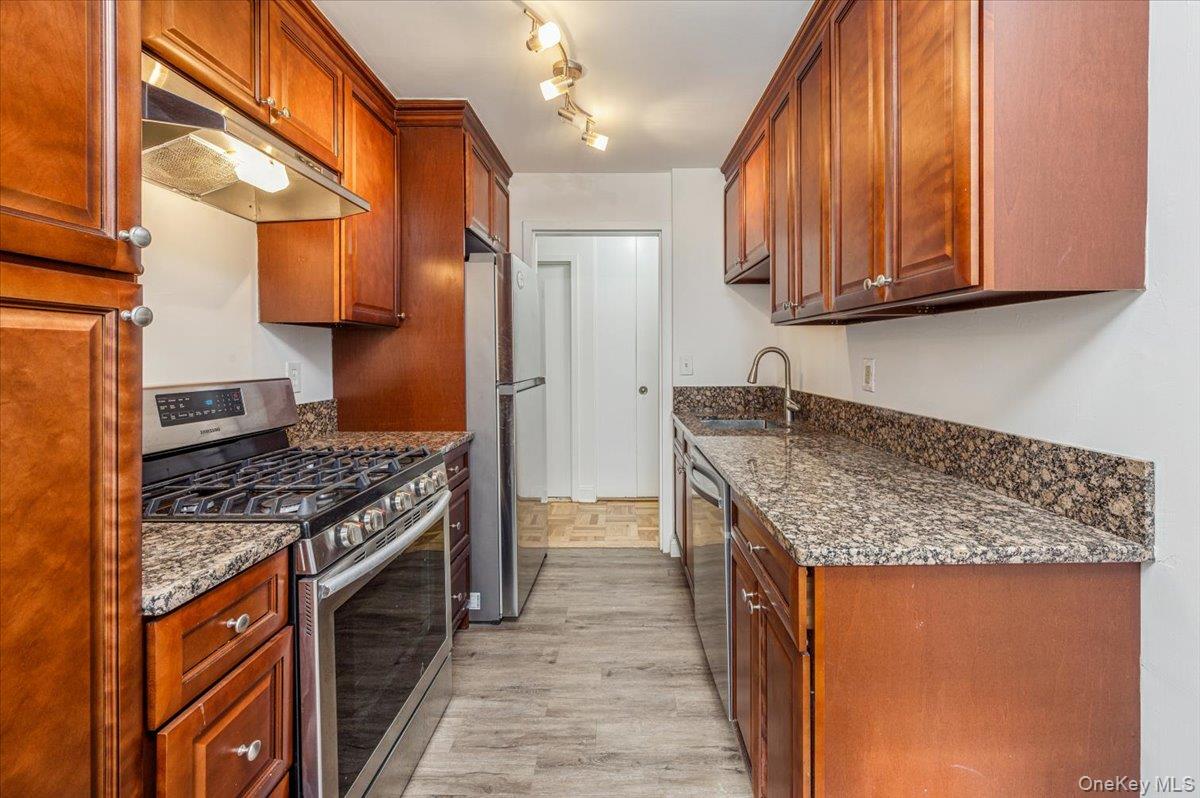 #10 photo, 499 N Broadway, White Plains , NY 10603