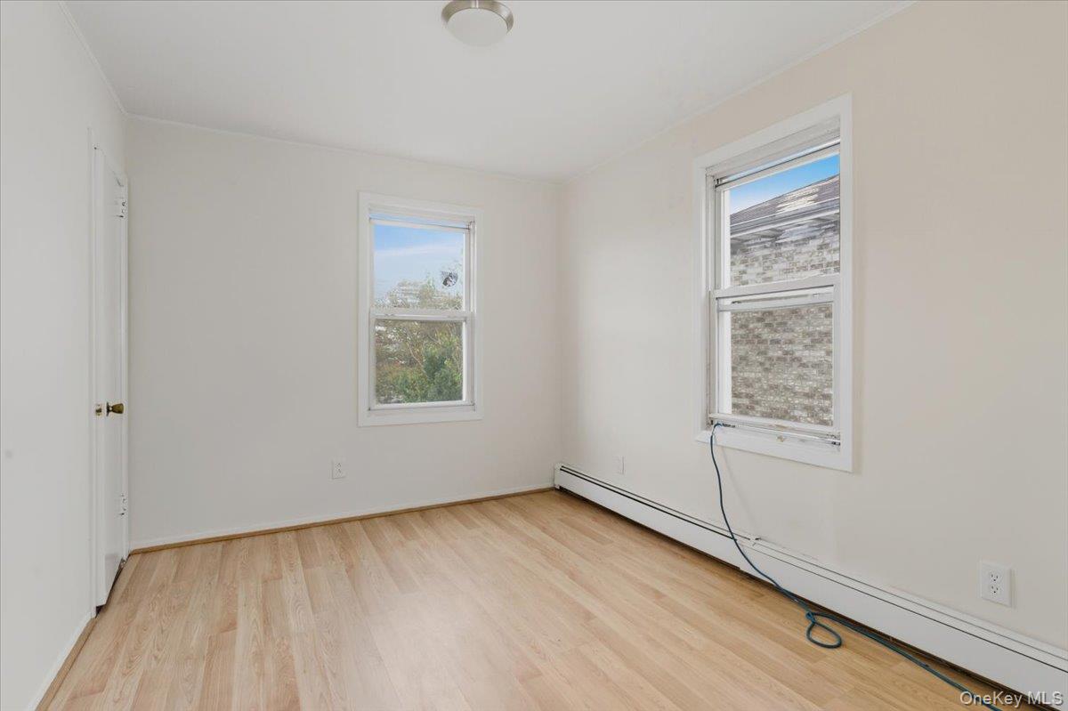 #14 photo, 924 Hollywood Avenue, ブロンクス区 Bronx , NY 10465